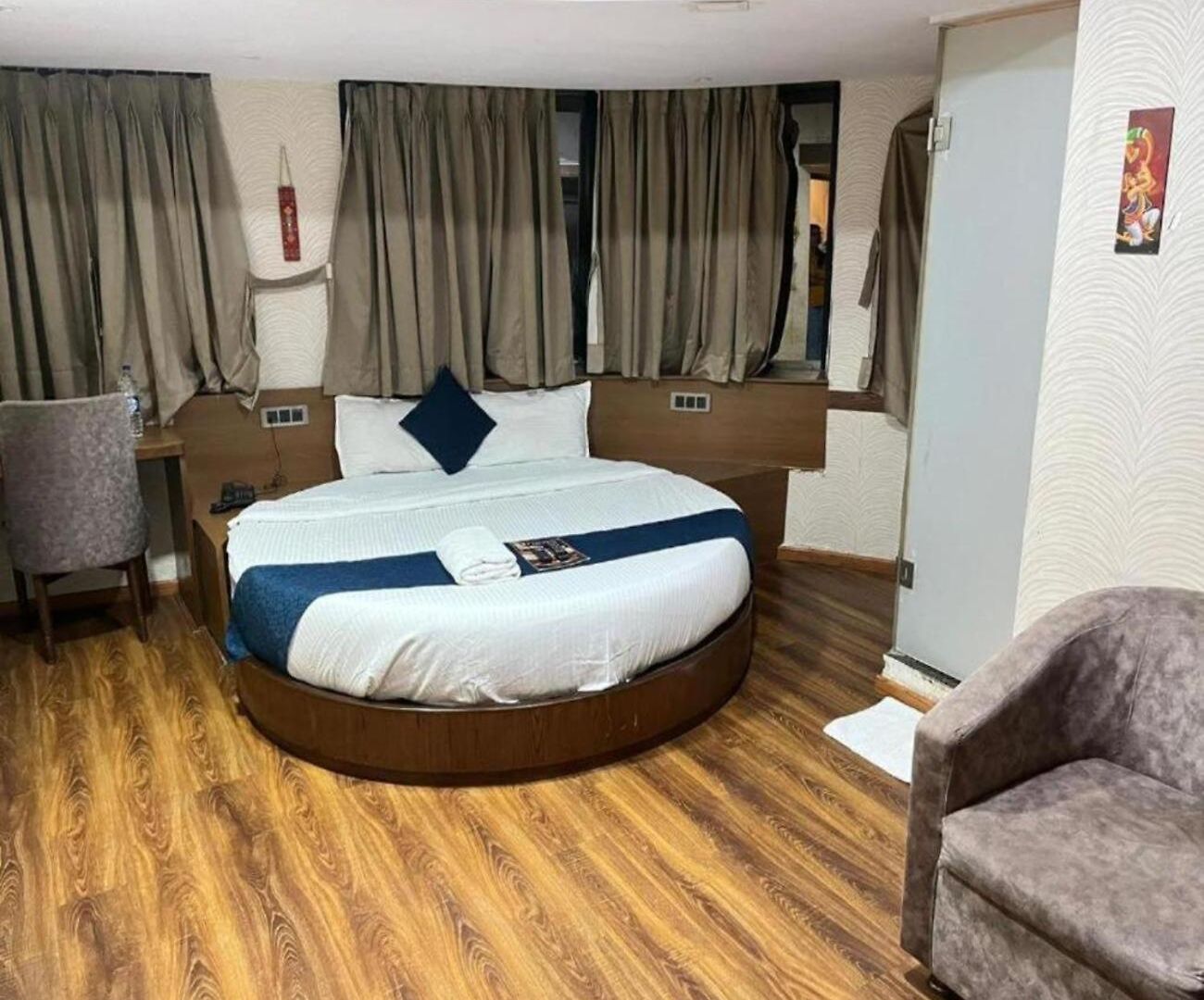 Glitz The Pacific - Nr Solitaire Corporate Park Guest house 3*