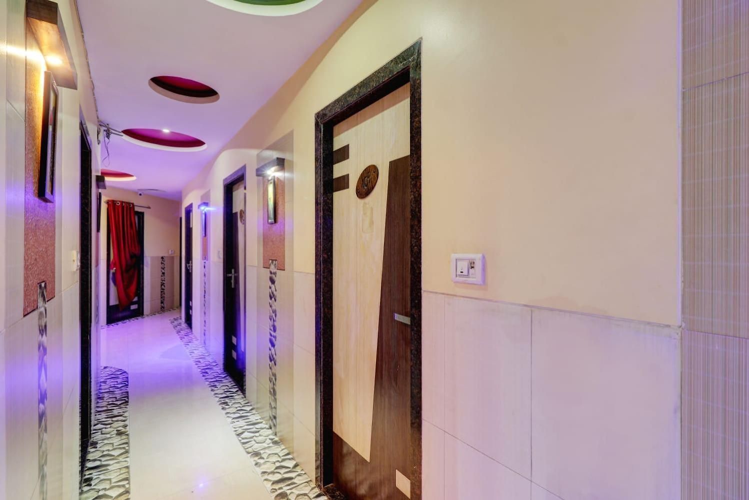 Icon Near T-2 International Airport Guest house Mumbai
