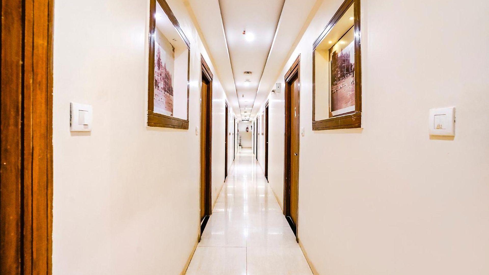 Fabhotel Amber Palace - Nr & Csmt Station