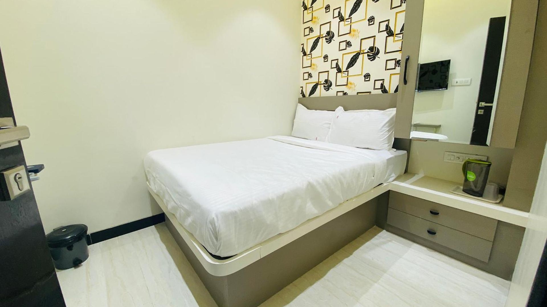 Rose Hotel 2*
