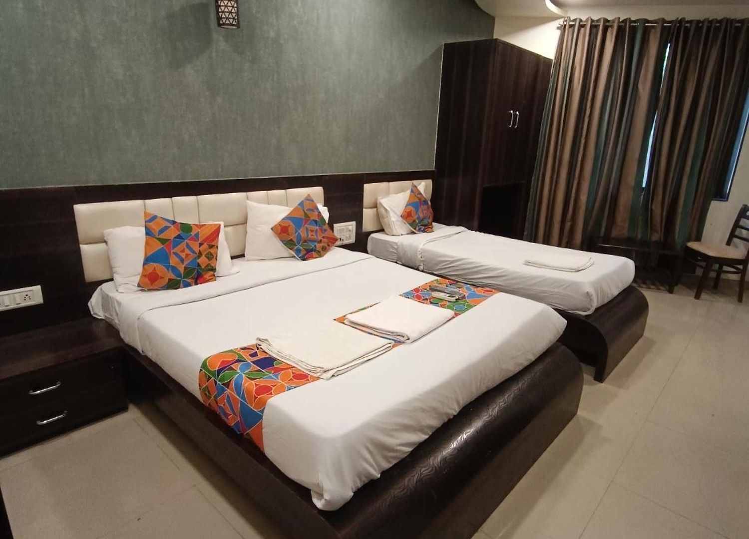 Guest house The Adore Palace - Near Airport & Visa Consultant Mumbai