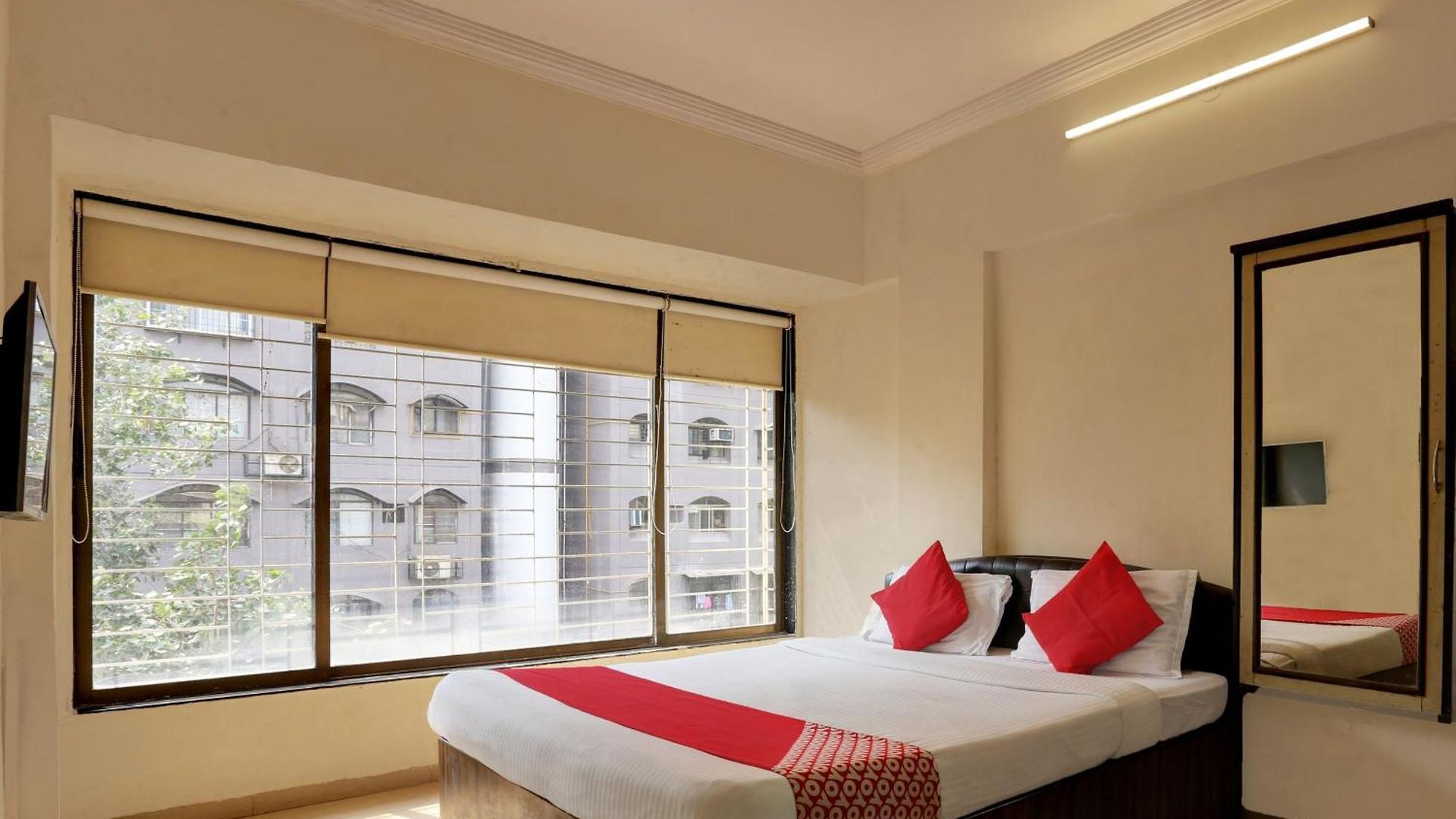 Collection O Lokhandwala Andheri West Mumbai Formerly Lalsai Residency Hotel