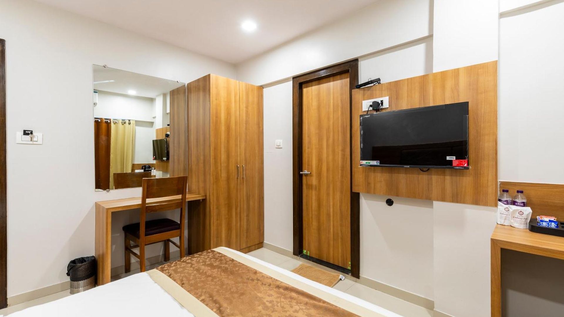 Embassy Park - Bkc Hotel
