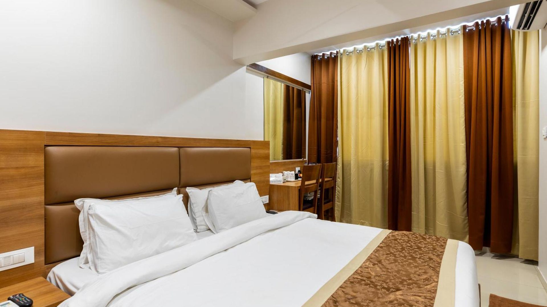 Hotel Embassy Park - Bkc 2*
