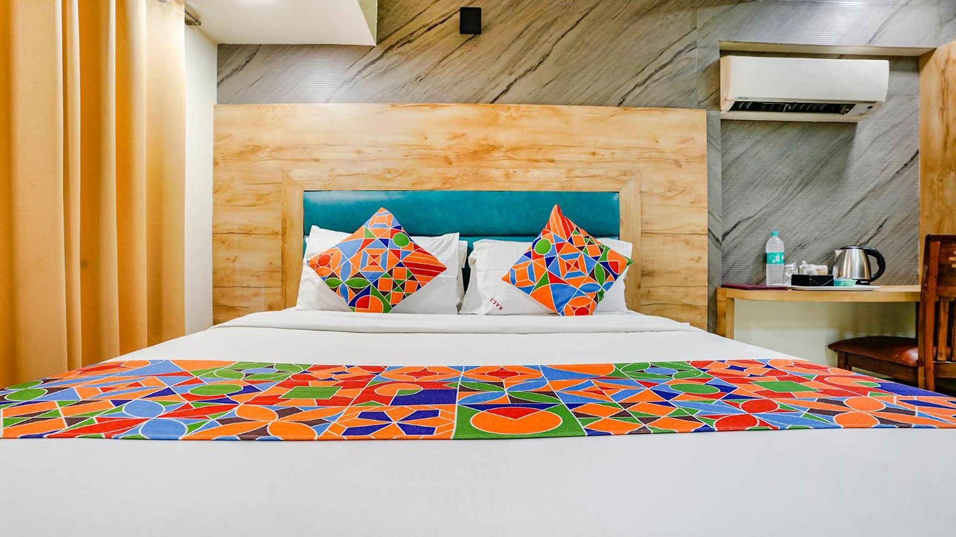 Fabhotel Amber Crop 3*