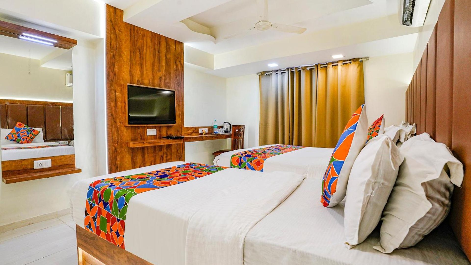 Hotel Fabhotel Amber Crop 3*