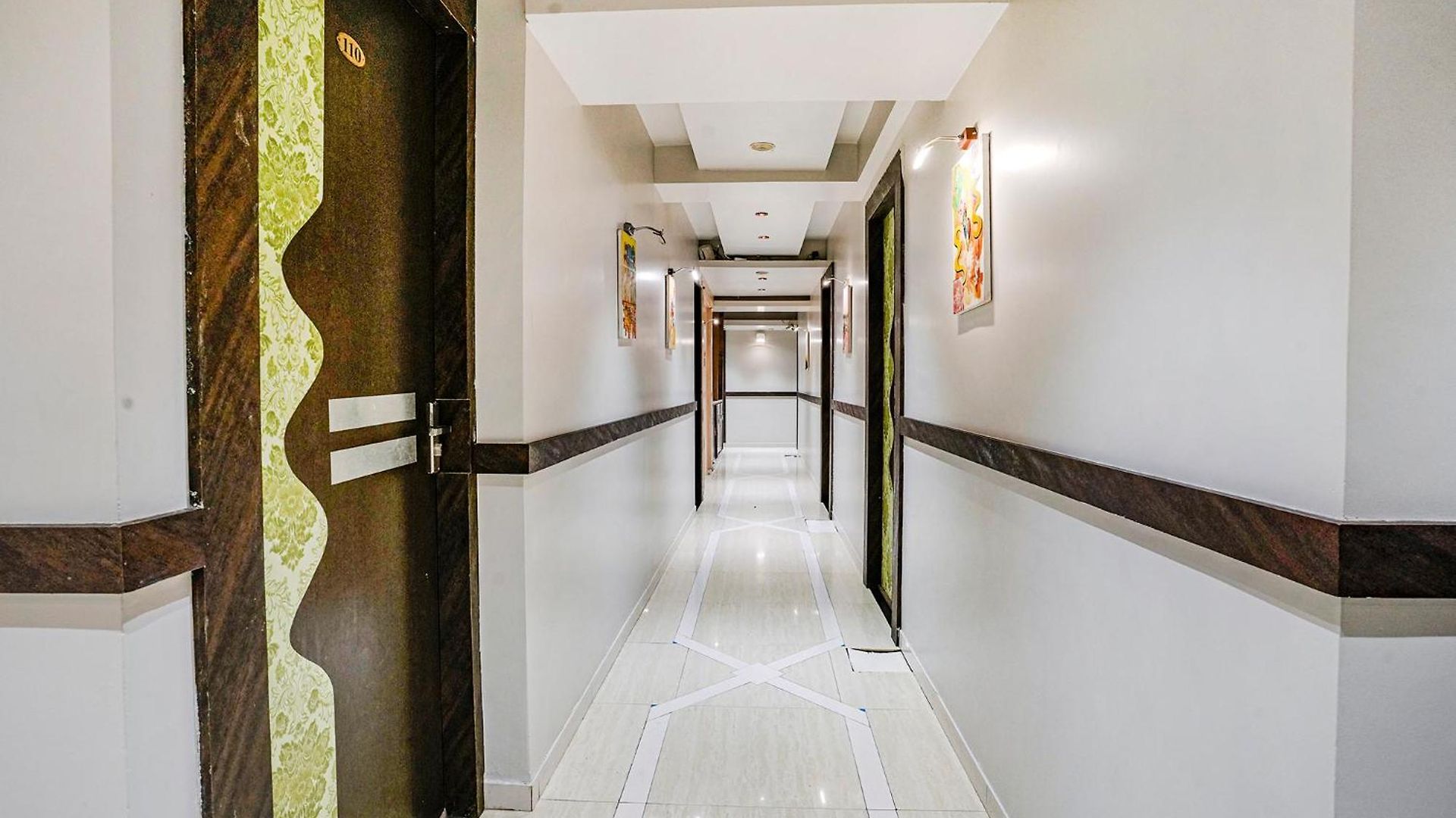 Hotel Fabhotel Amber Crop 3*