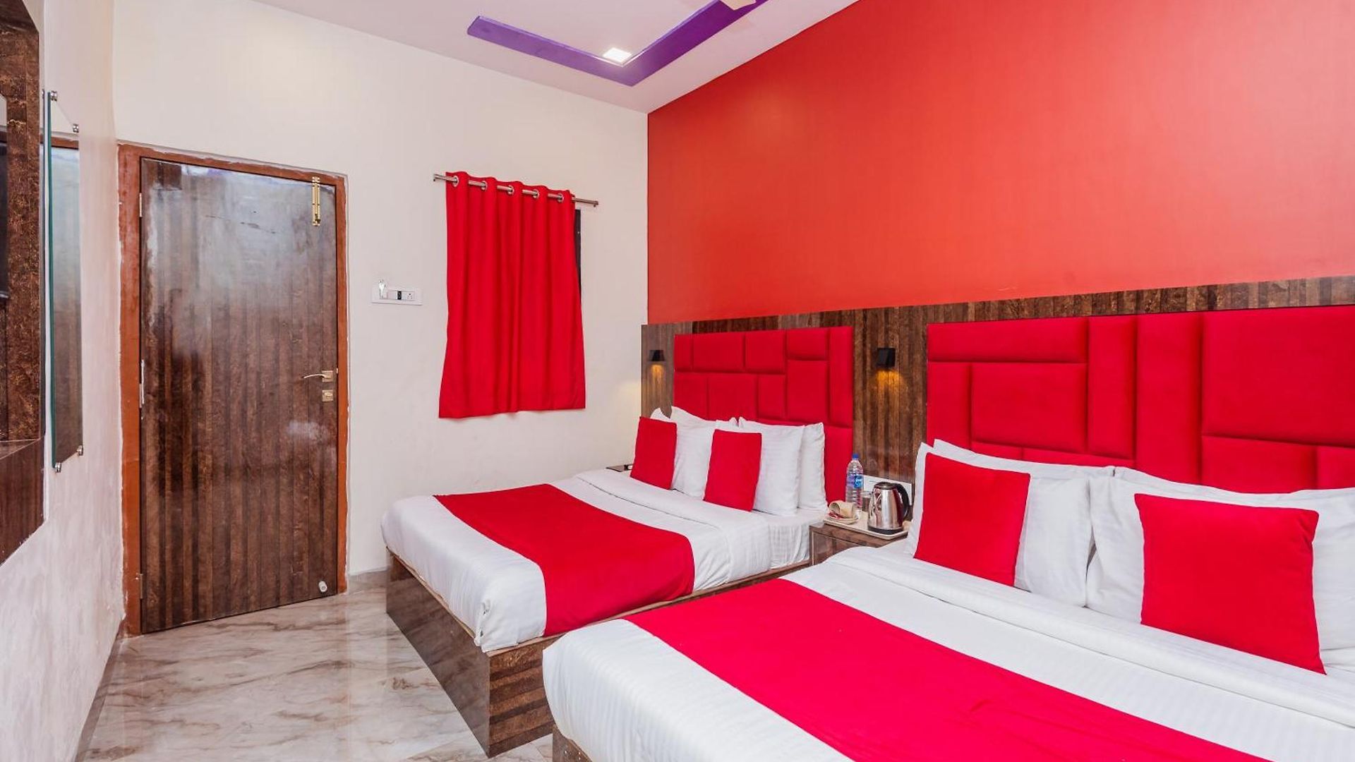 Priceless Exhibition Centre Goregaon West 2*
