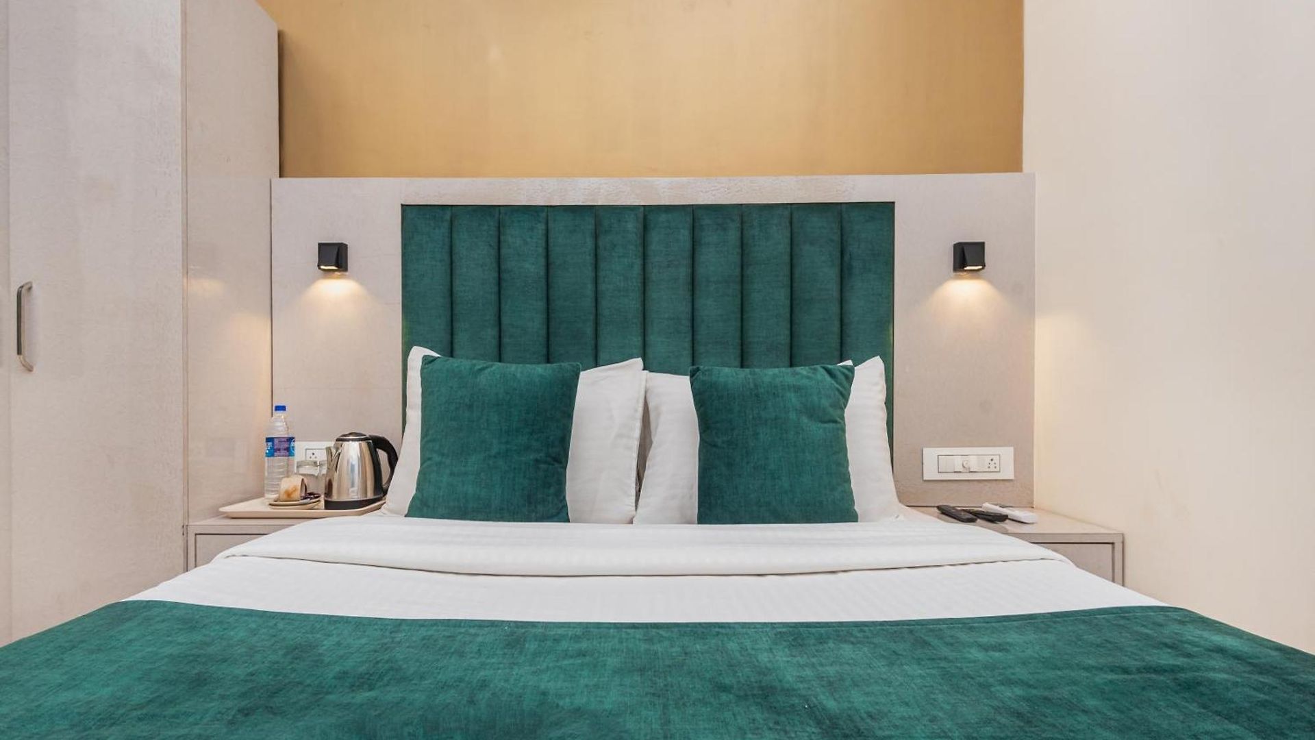 Hotel Priceless Exhibition Centre Goregaon West
