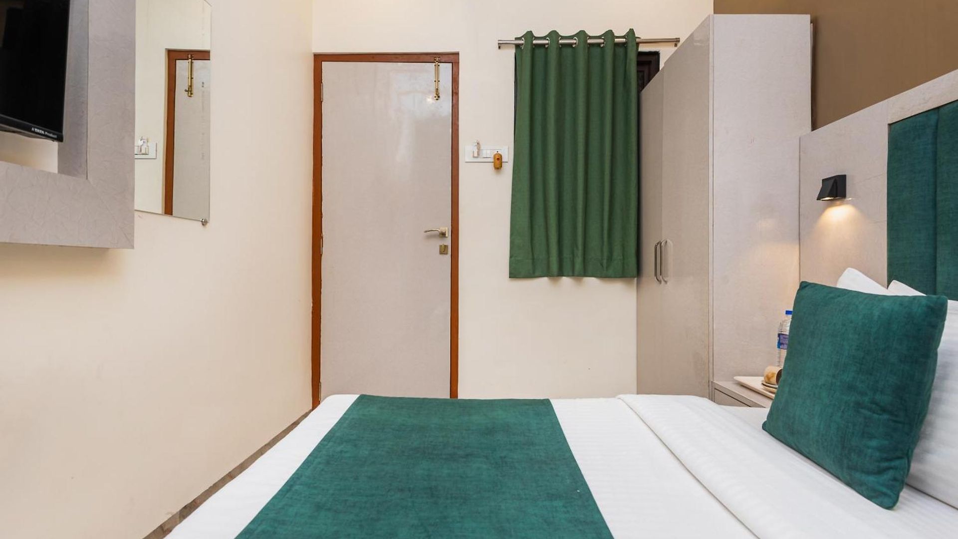 Hotel Priceless Exhibition Centre Goregaon West Mumbai
