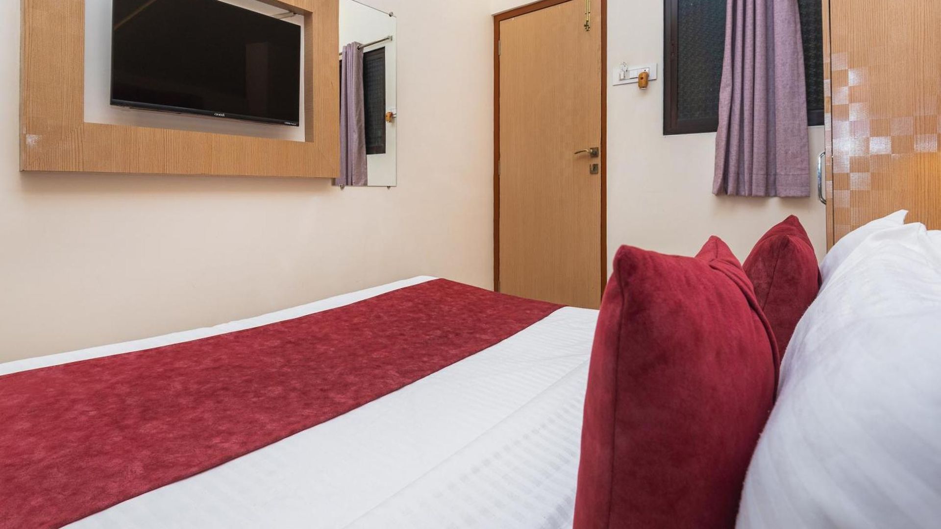 Hotel Priceless Exhibition Centre Goregaon West