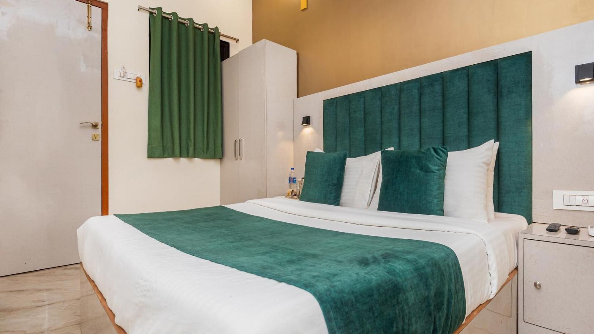Hotel Priceless Exhibition Centre Goregaon West Mumbai