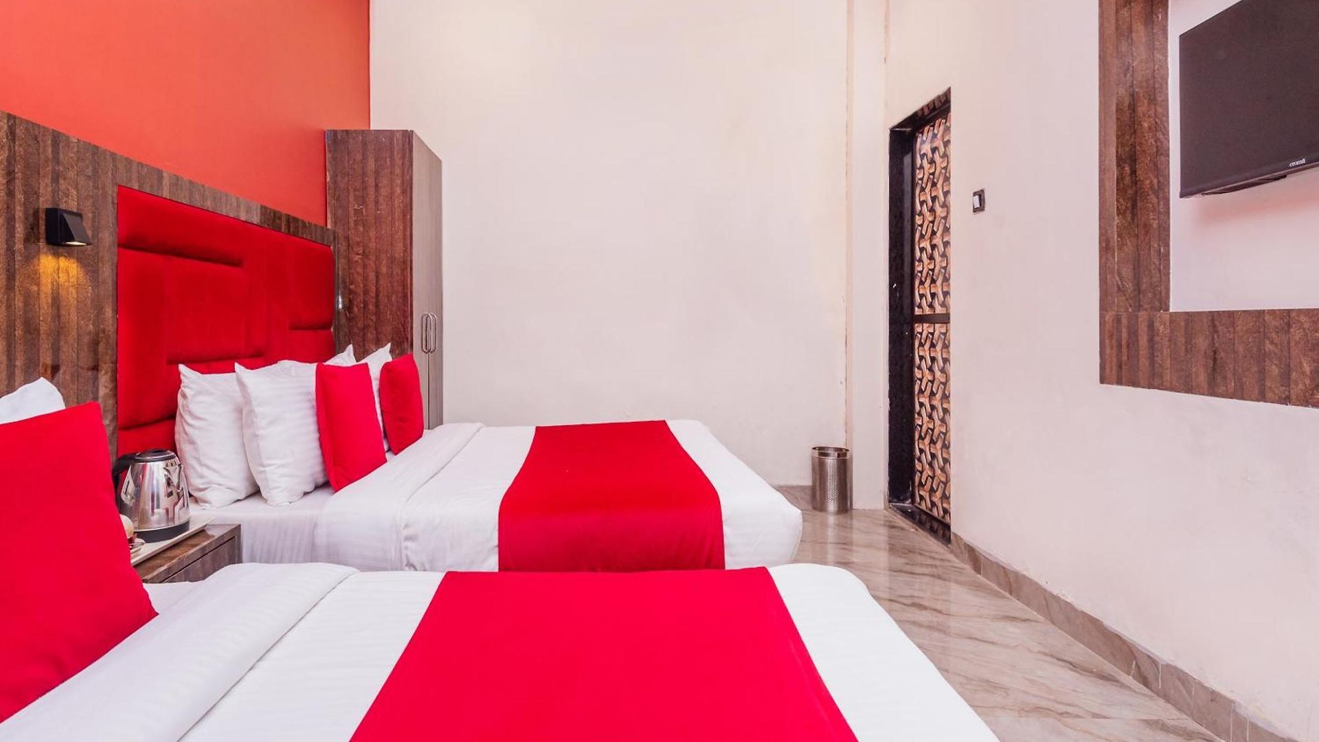 Priceless Exhibition Centre Goregaon West Hotel 2*