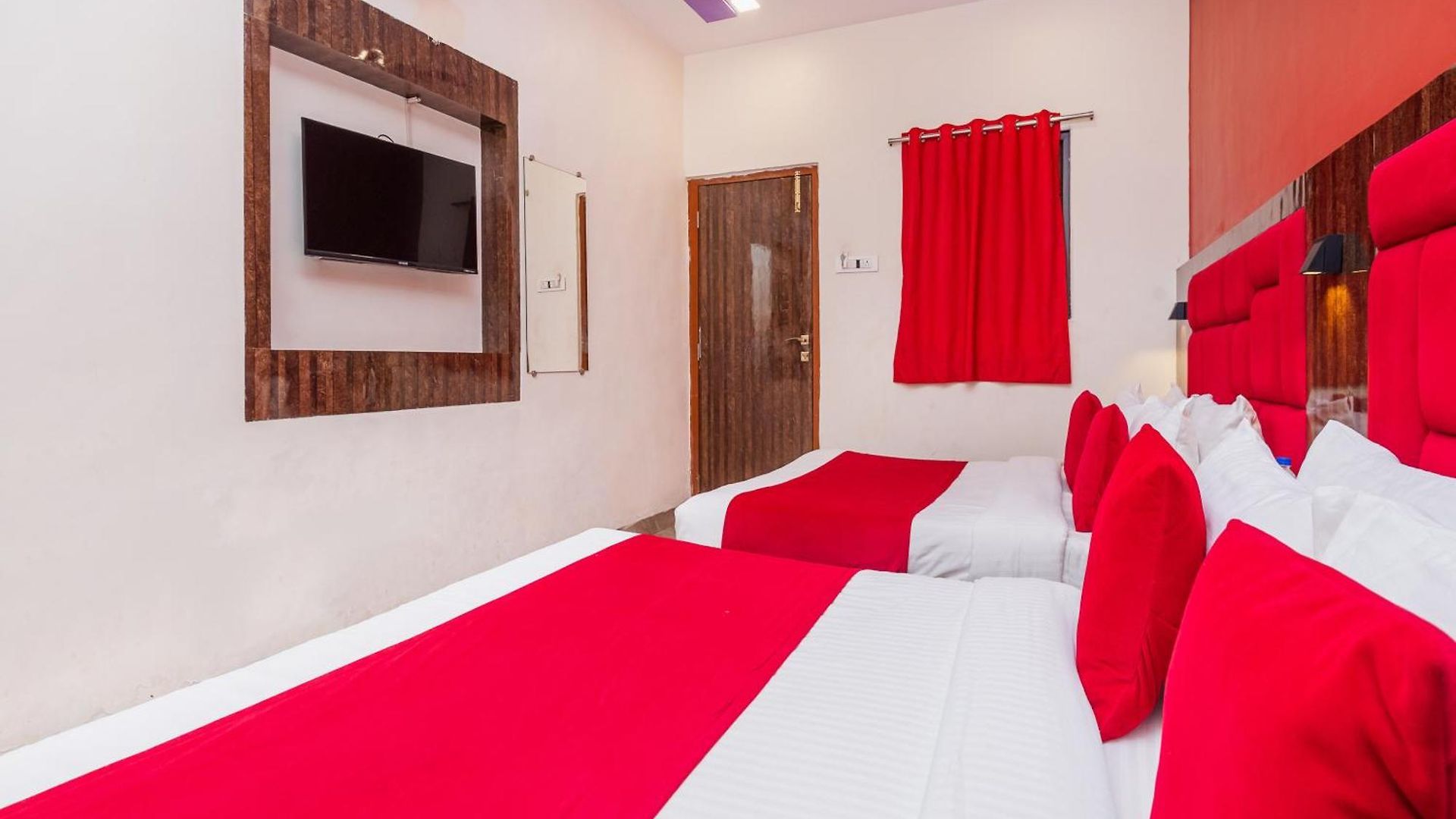 Hotel Priceless Exhibition Centre Goregaon West Mumbai