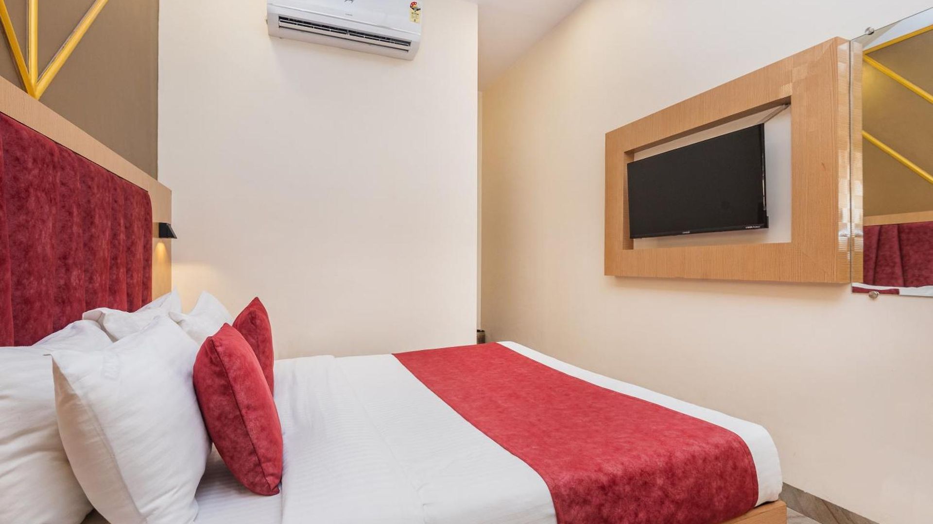 Hotel Priceless Exhibition Centre Goregaon West