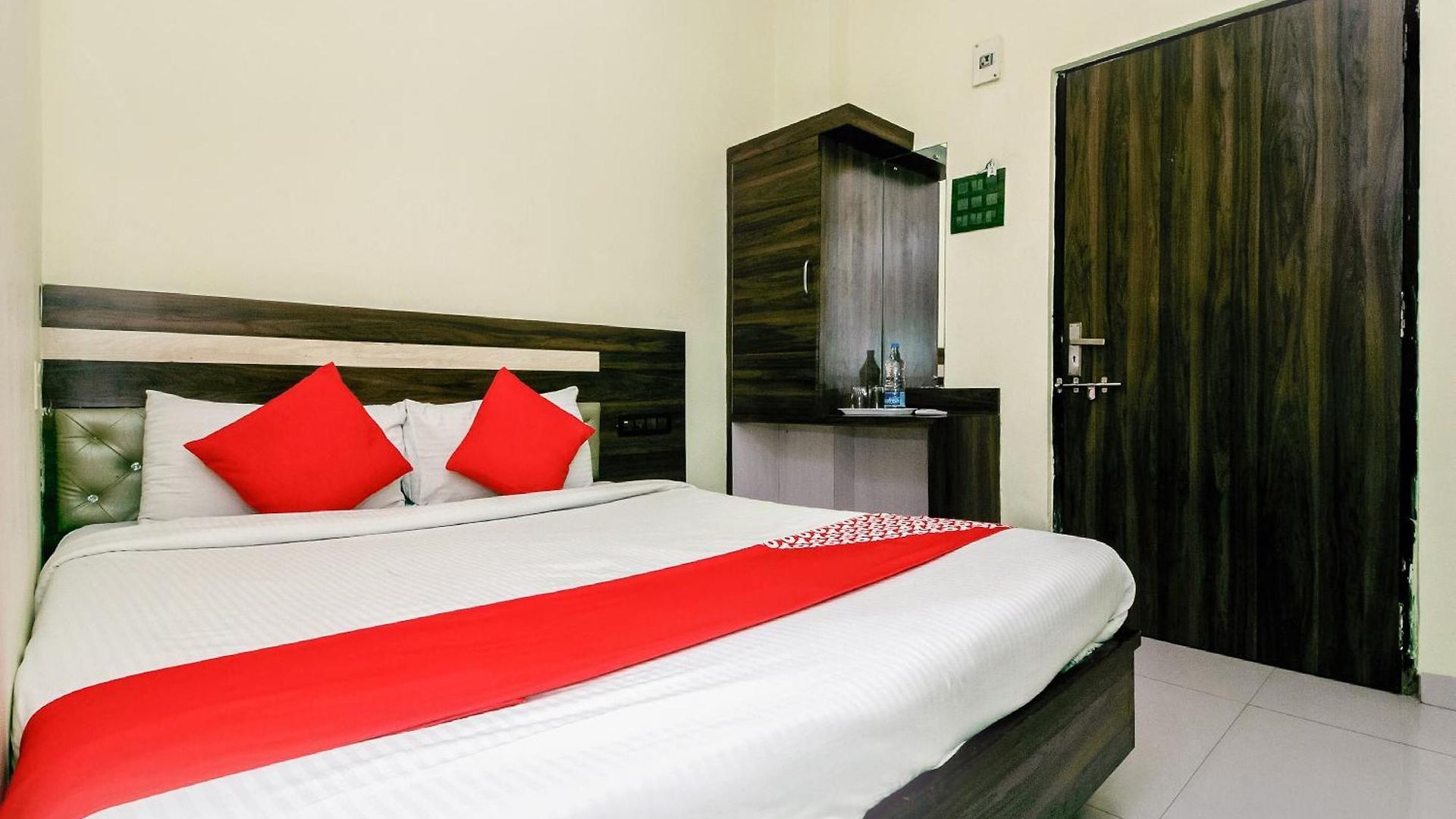 Oyo 23656 Parimeet Hotel 3*