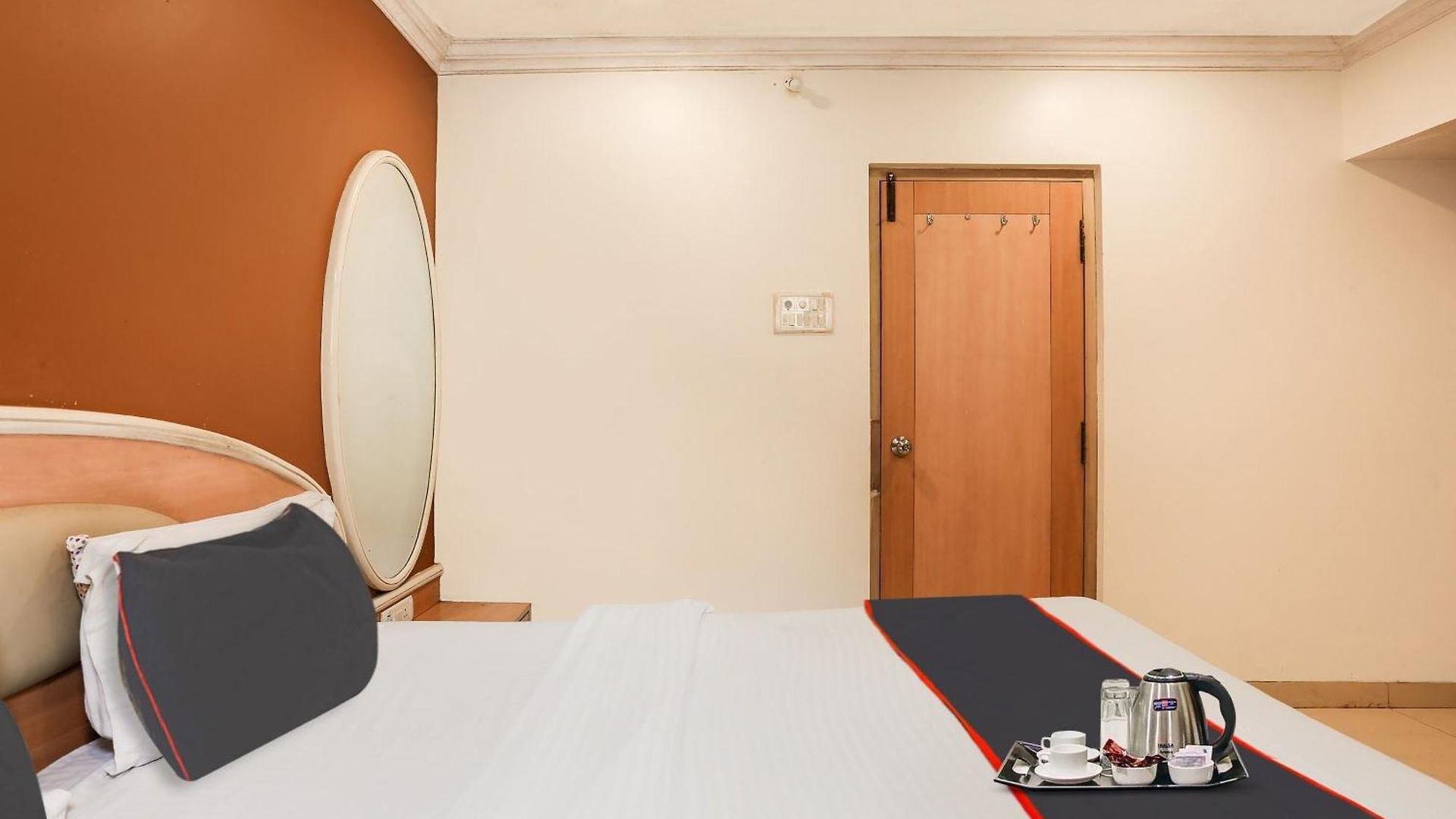 Collection O De Meridian Near Versova Beach 3*