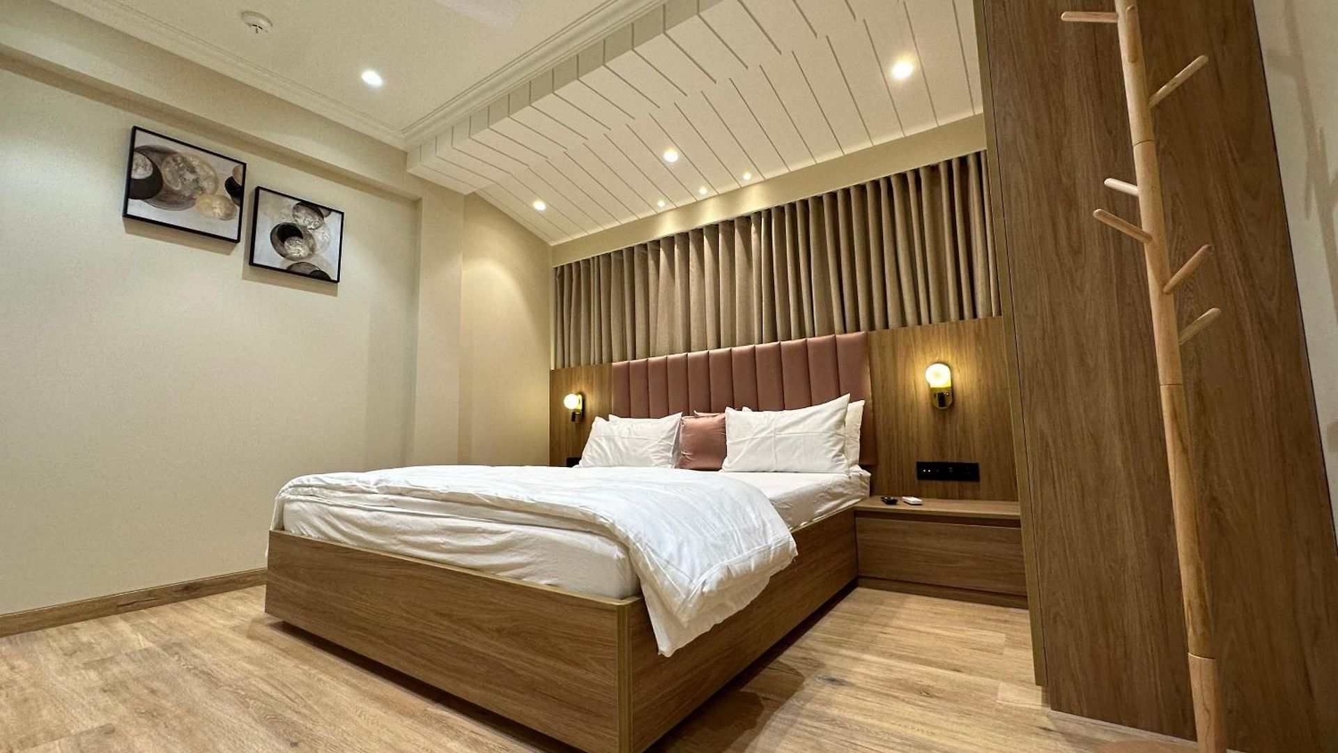 Apartment Rudraya Homes - Cozy Premium Serviced Khar - Next To Bandra Mumbai