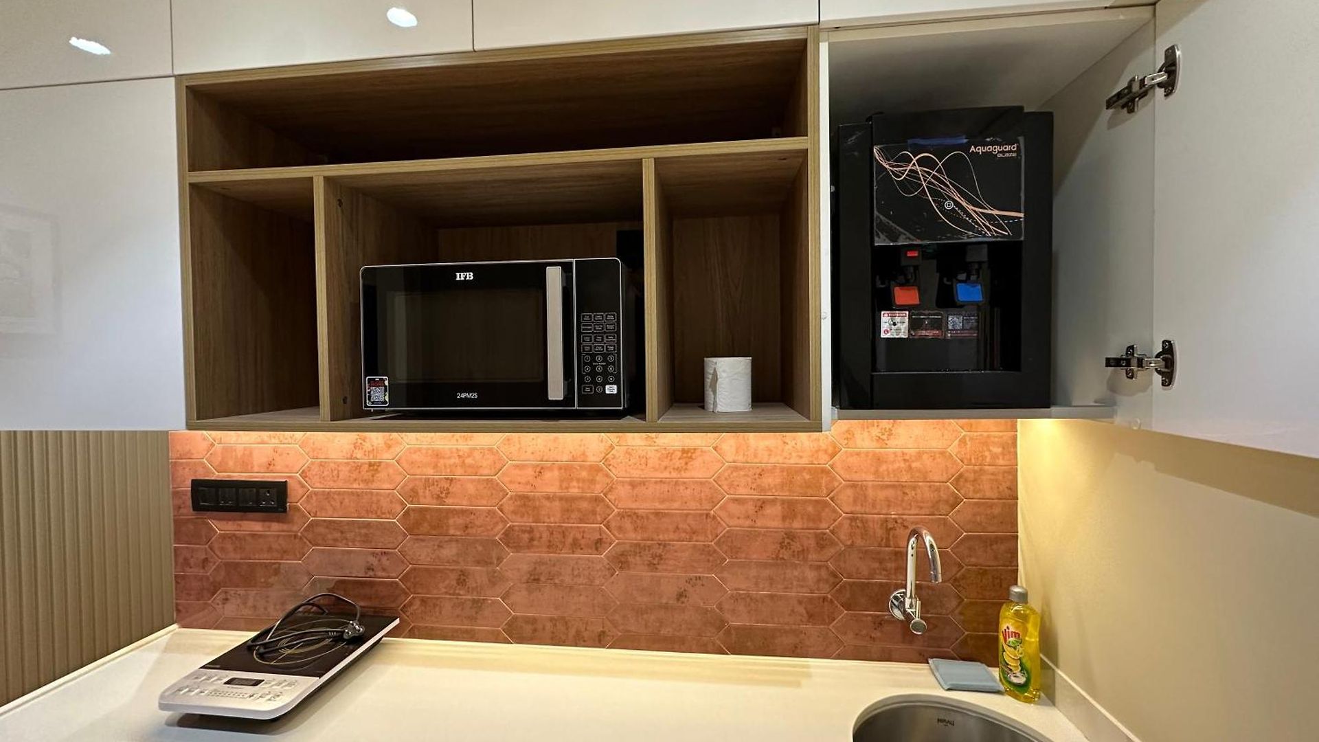 Rudraya Homes - Cozy Premium Serviced Khar - Next To Bandra Apartment *