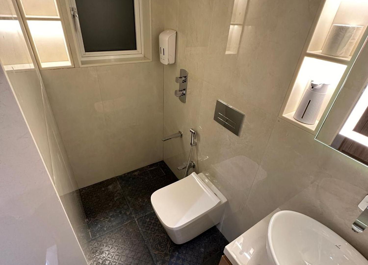 Rudraya Homes - Cozy Premium Serviced Khar - Next To Bandra Mumbai