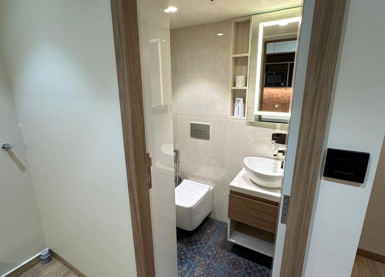 Rudraya Homes - Cozy Premium Serviced Khar - Next To Bandra Apartment *