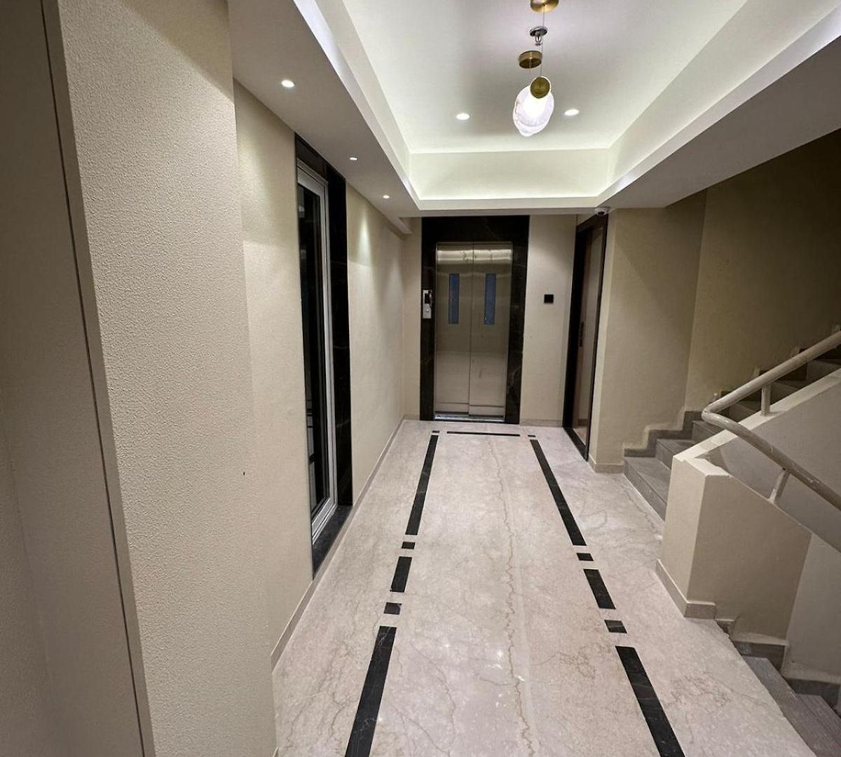 Rudraya Homes - Cozy Premium Serviced Khar - Next To Bandra *