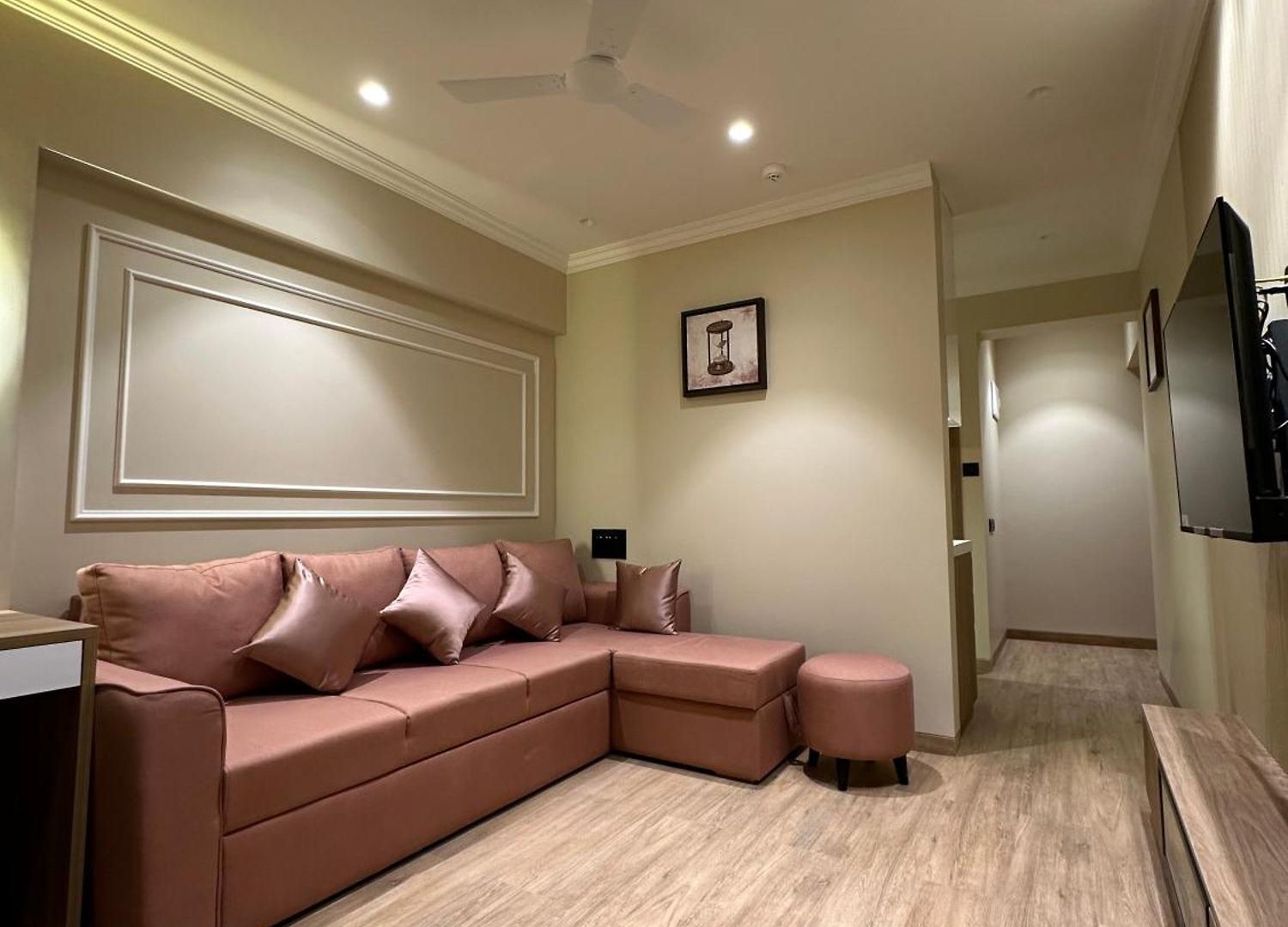 Apartment Rudraya Homes - Cozy Premium Serviced Khar - Next To Bandra *