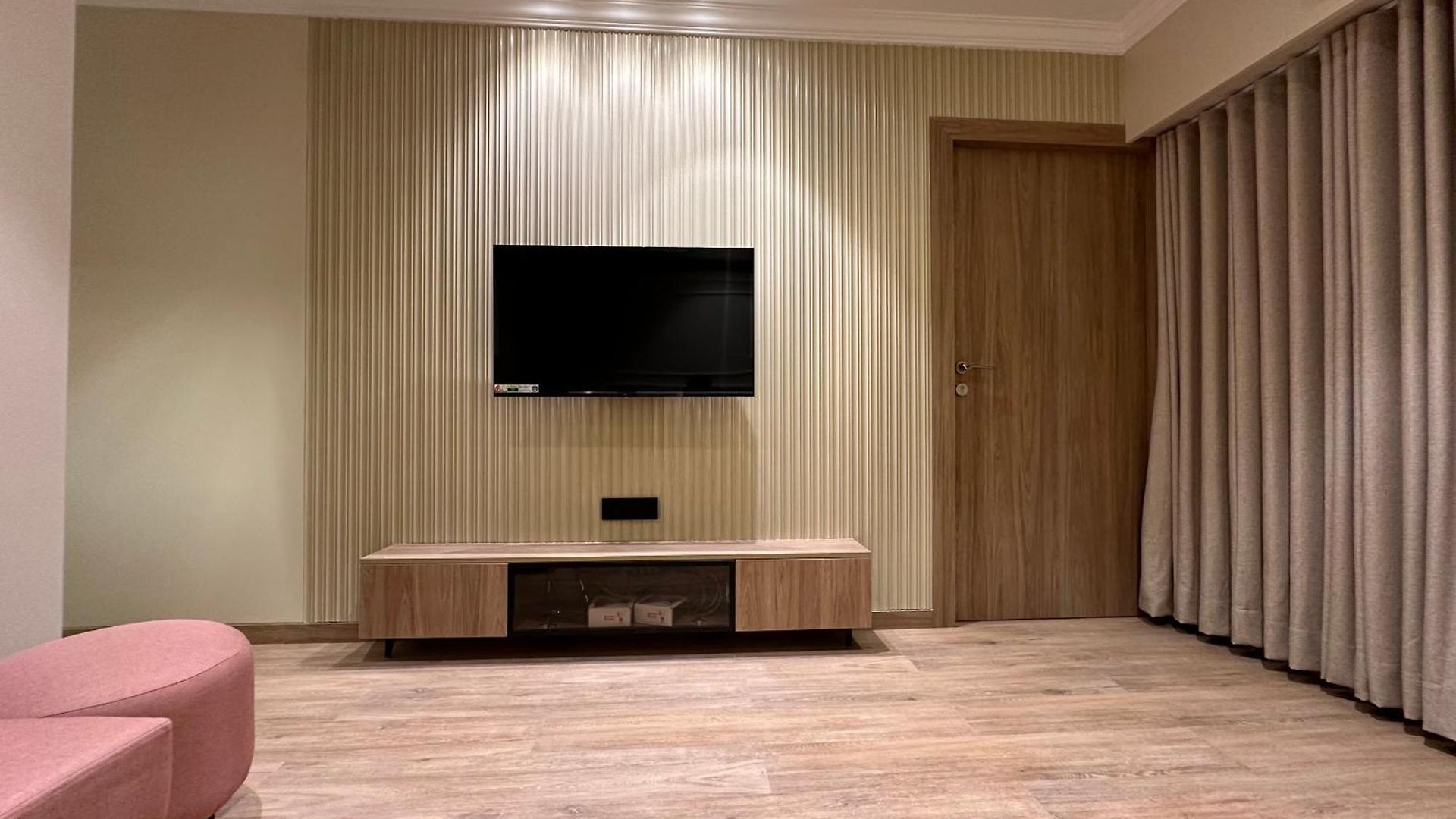 Rudraya Homes - Cozy Premium Serviced Khar - Next To Bandra Apartment Mumbai