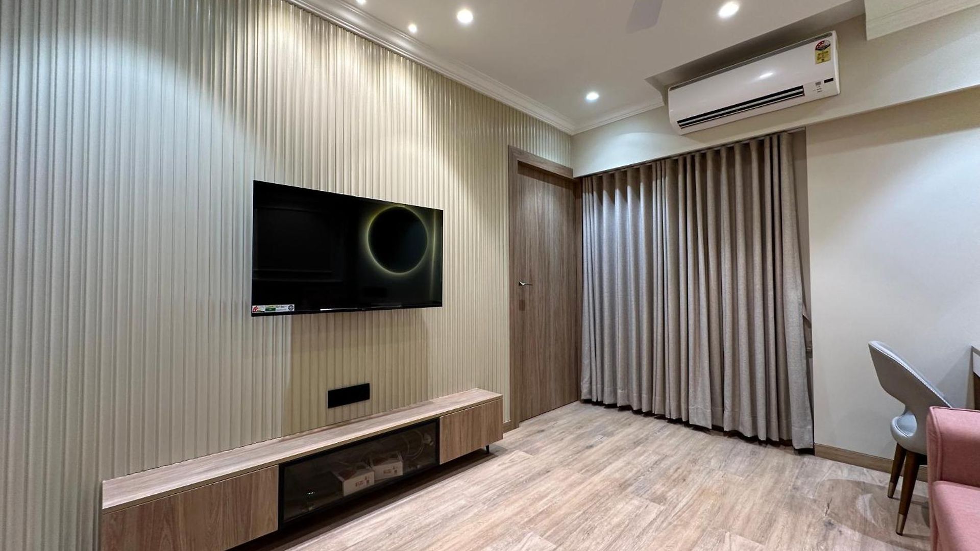 Rudraya Homes - Cozy Premium Serviced Khar - Next To Bandra Apartment
