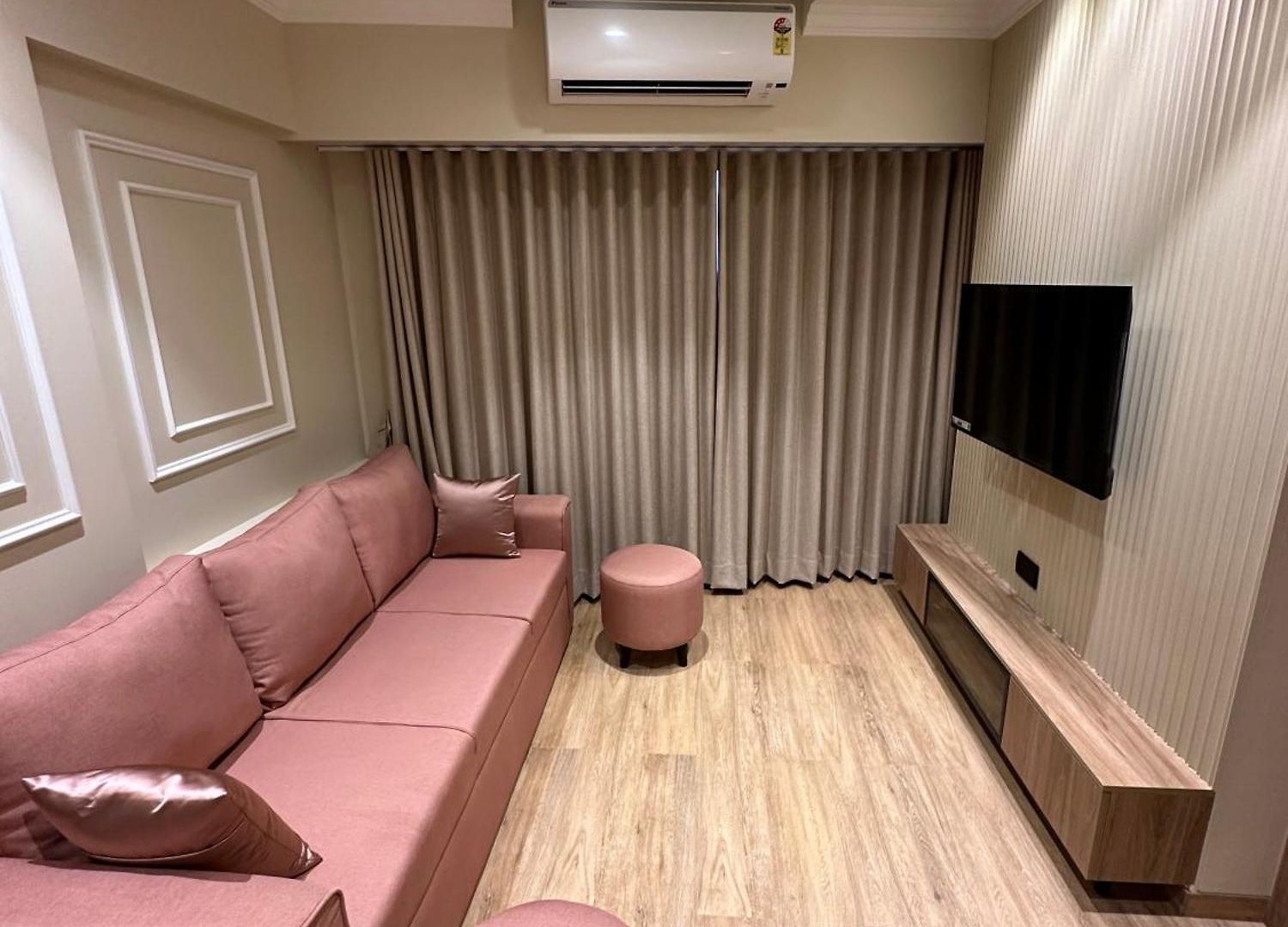 Rudraya Homes - Cozy Premium Serviced Khar - Next To Bandra *