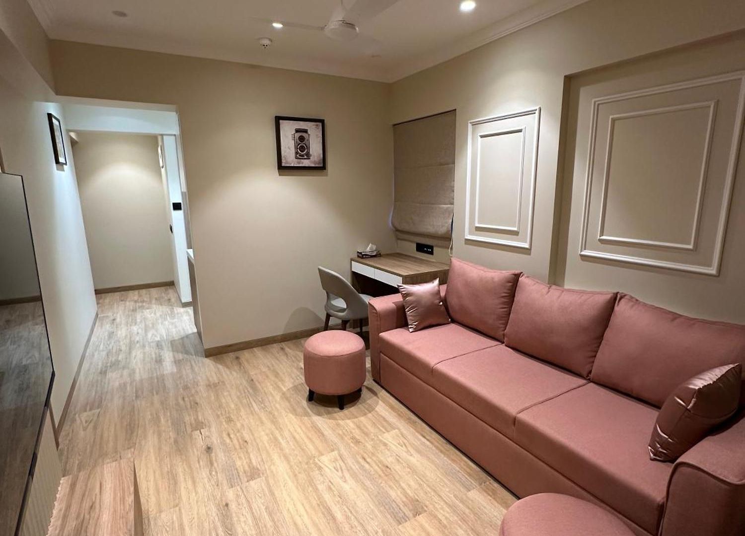 Rudraya Homes - Cozy Premium Serviced Khar - Next To Bandra Mumbai