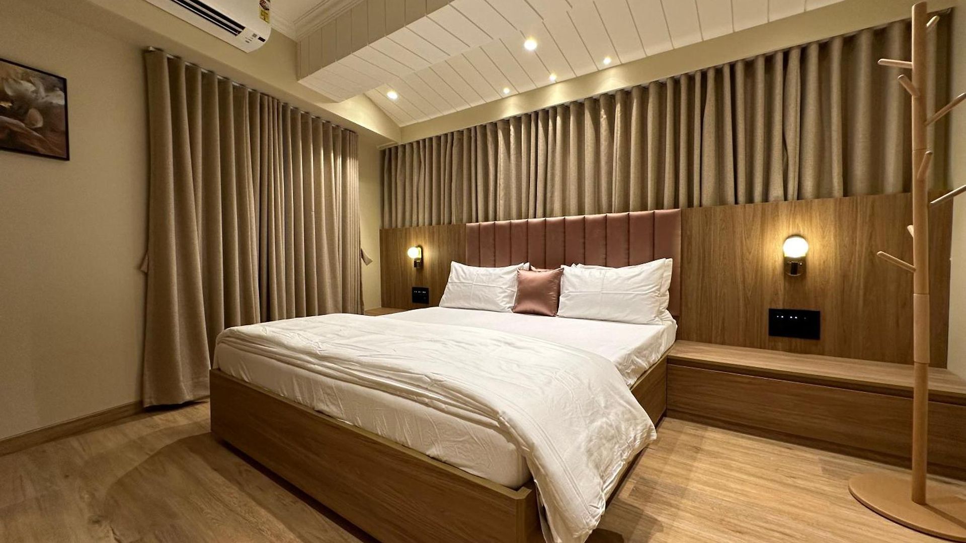 Rudraya Homes - Cozy Premium Serviced Khar - Next To Bandra * Mumbai
