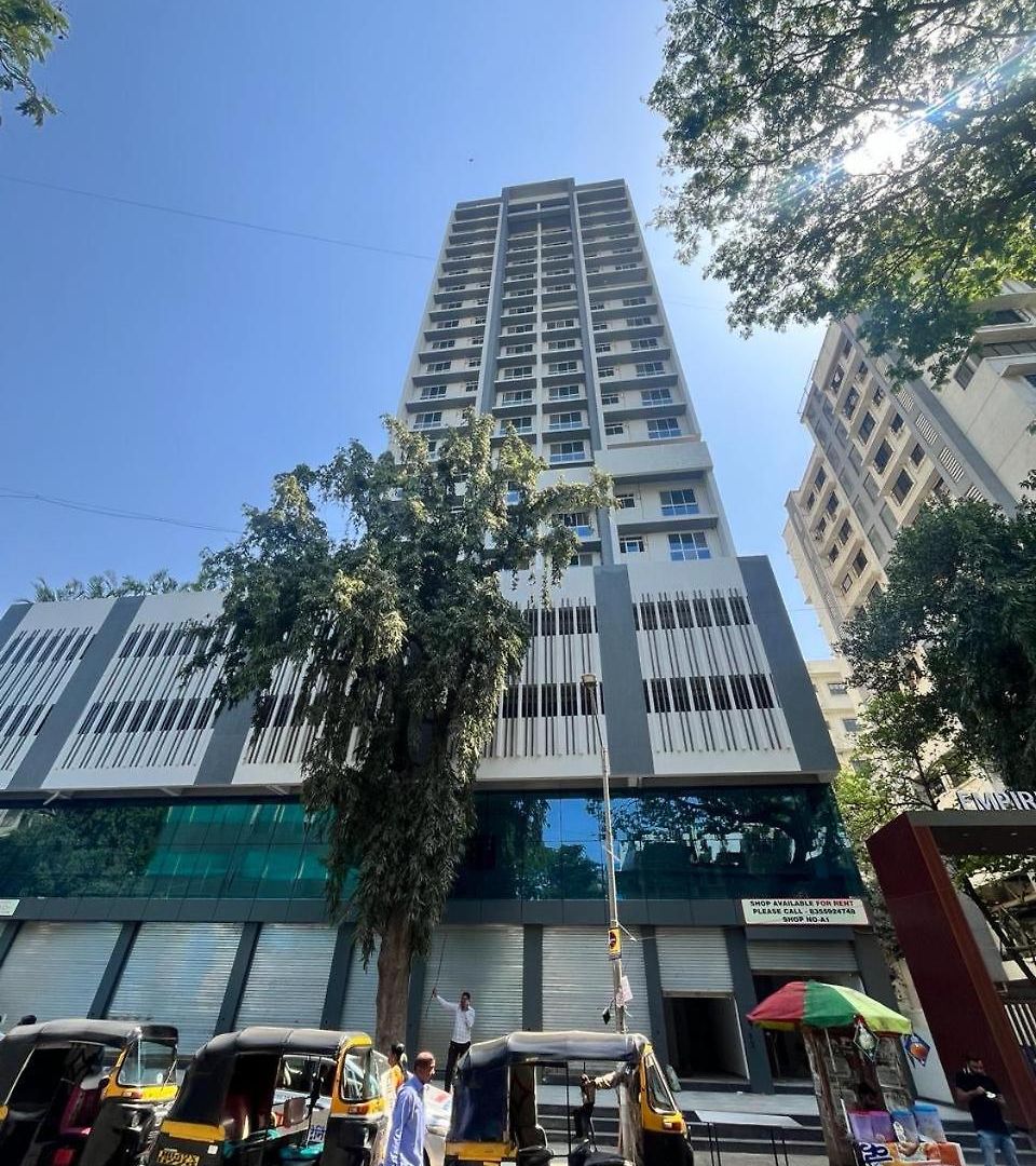 Hsquare Luxury Goregaon Apartment