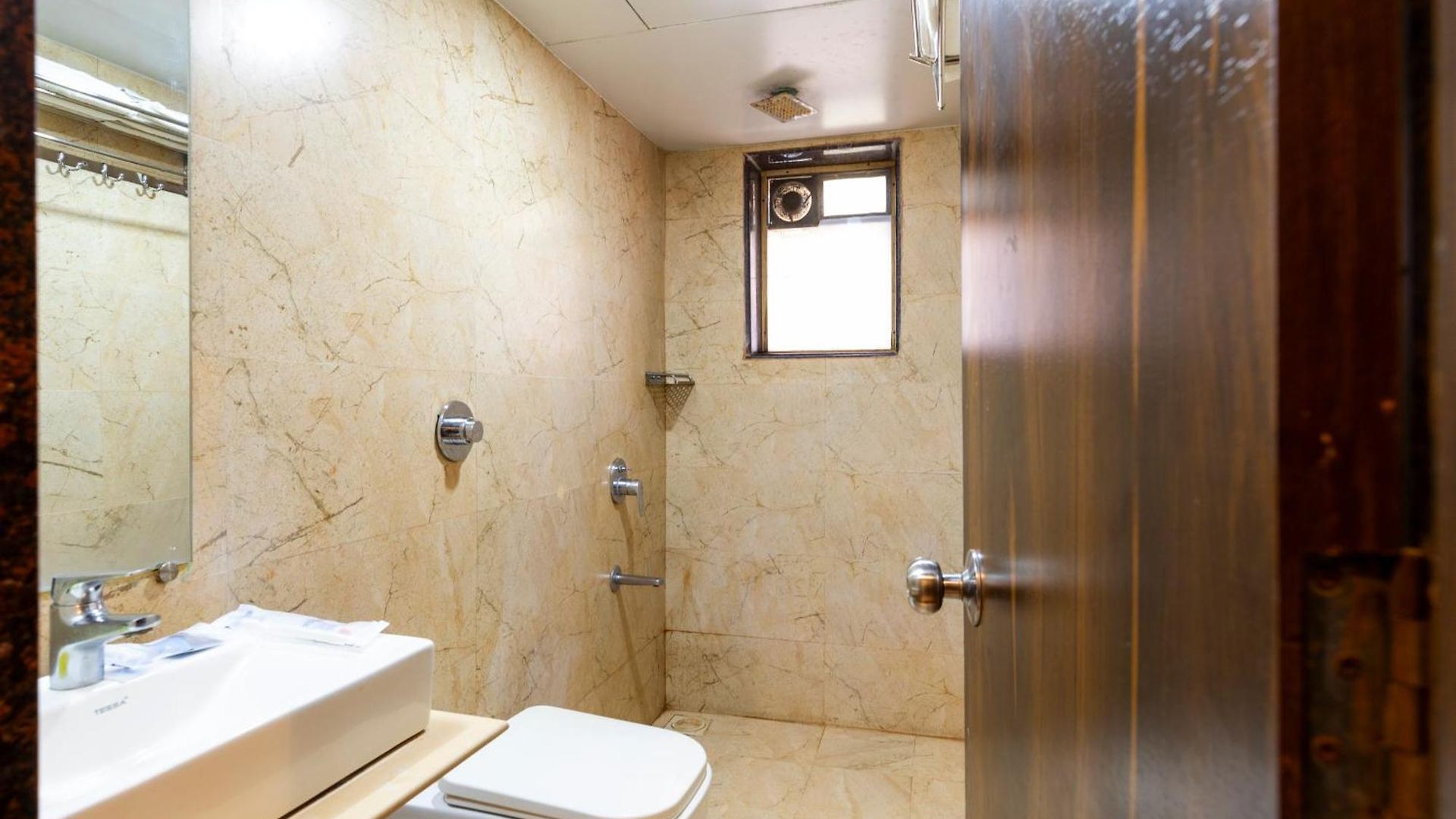 Embassy Park - Bkc Hotel