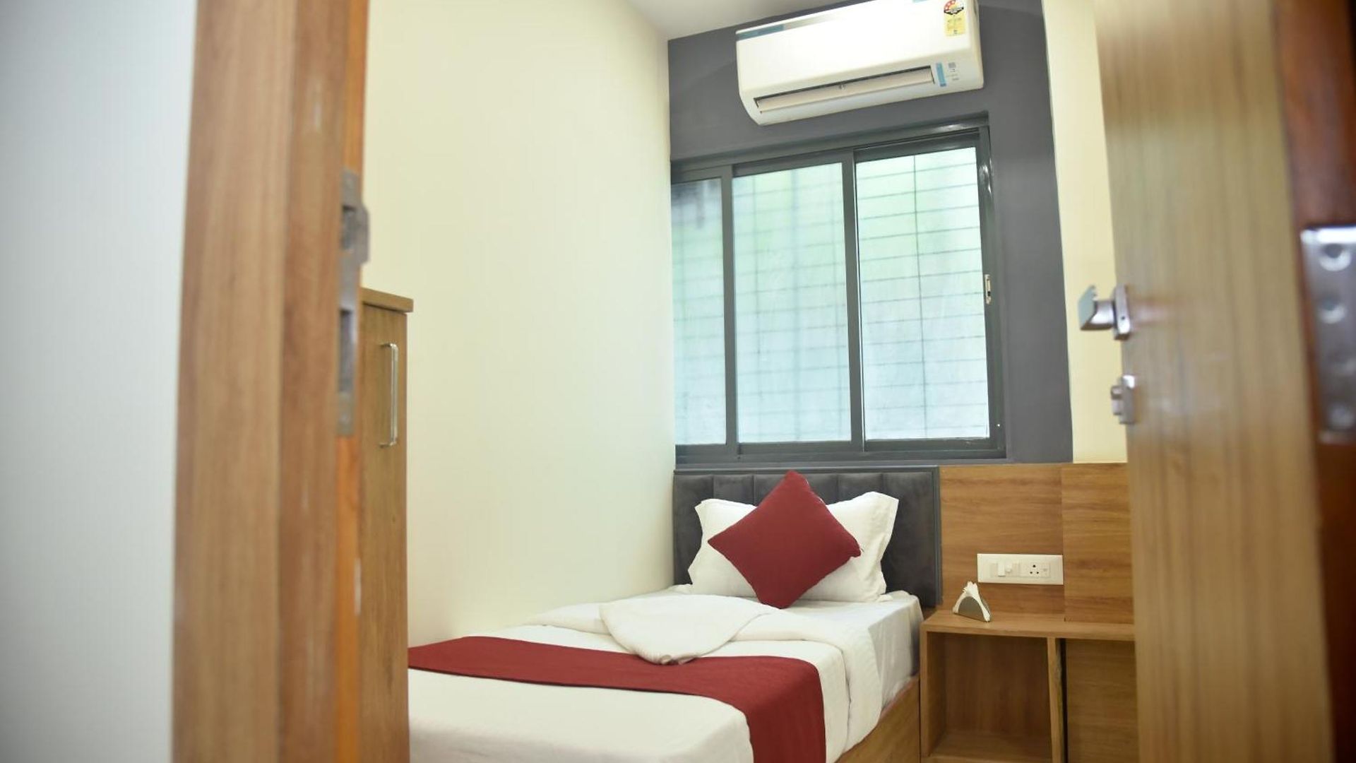 Apartment Vogue Near Nesco Exhibition Centre Mumbai