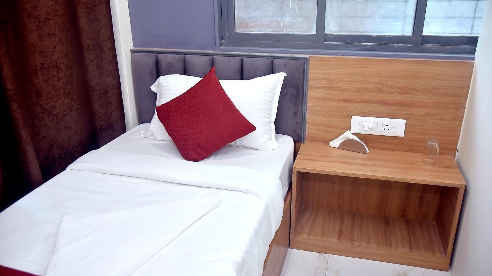 Apartment Vogue Near Nesco Exhibition Centre Mumbai