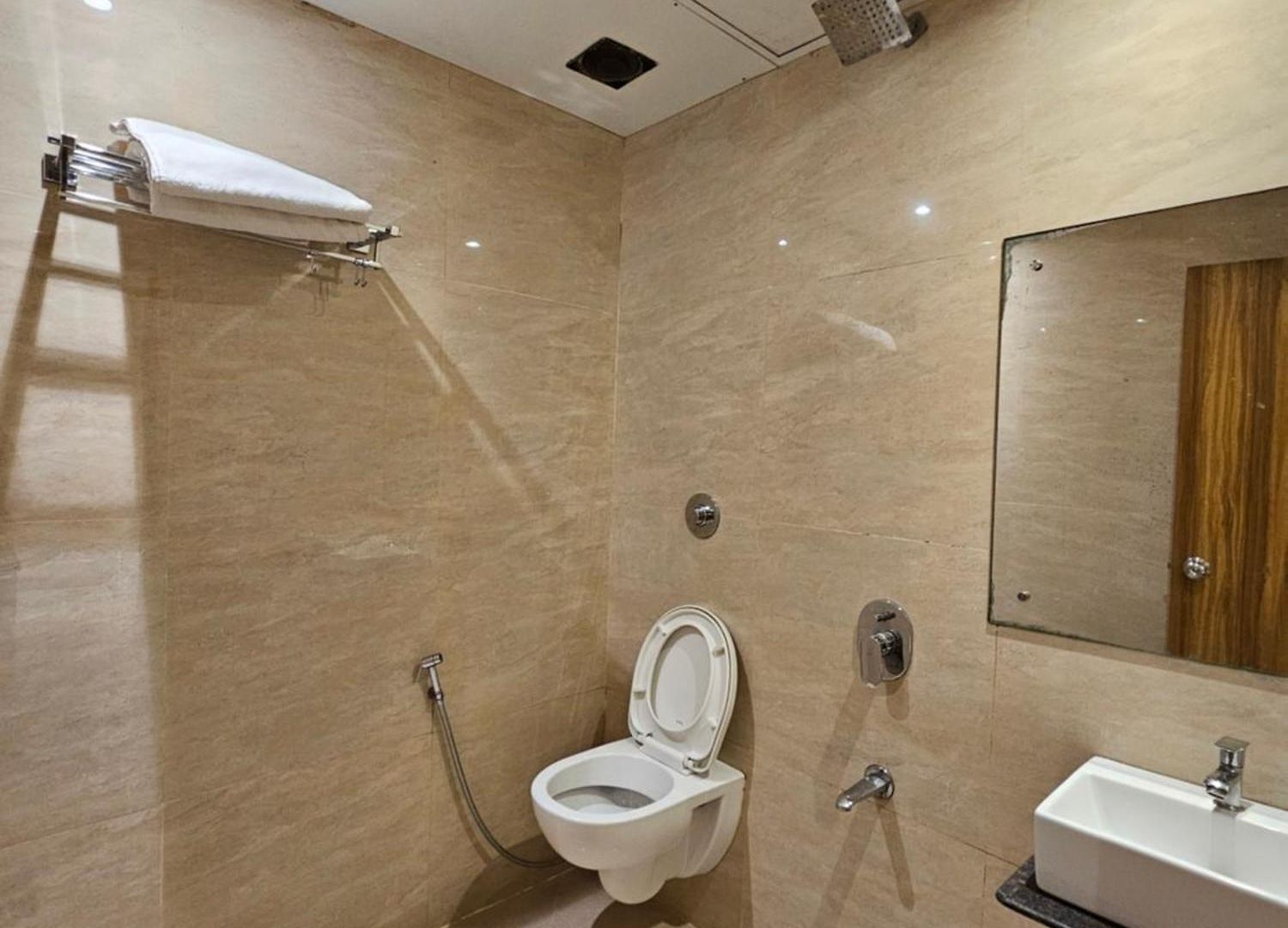 Hotel Bkc Garden - Near Us Embassy Bkc 3*