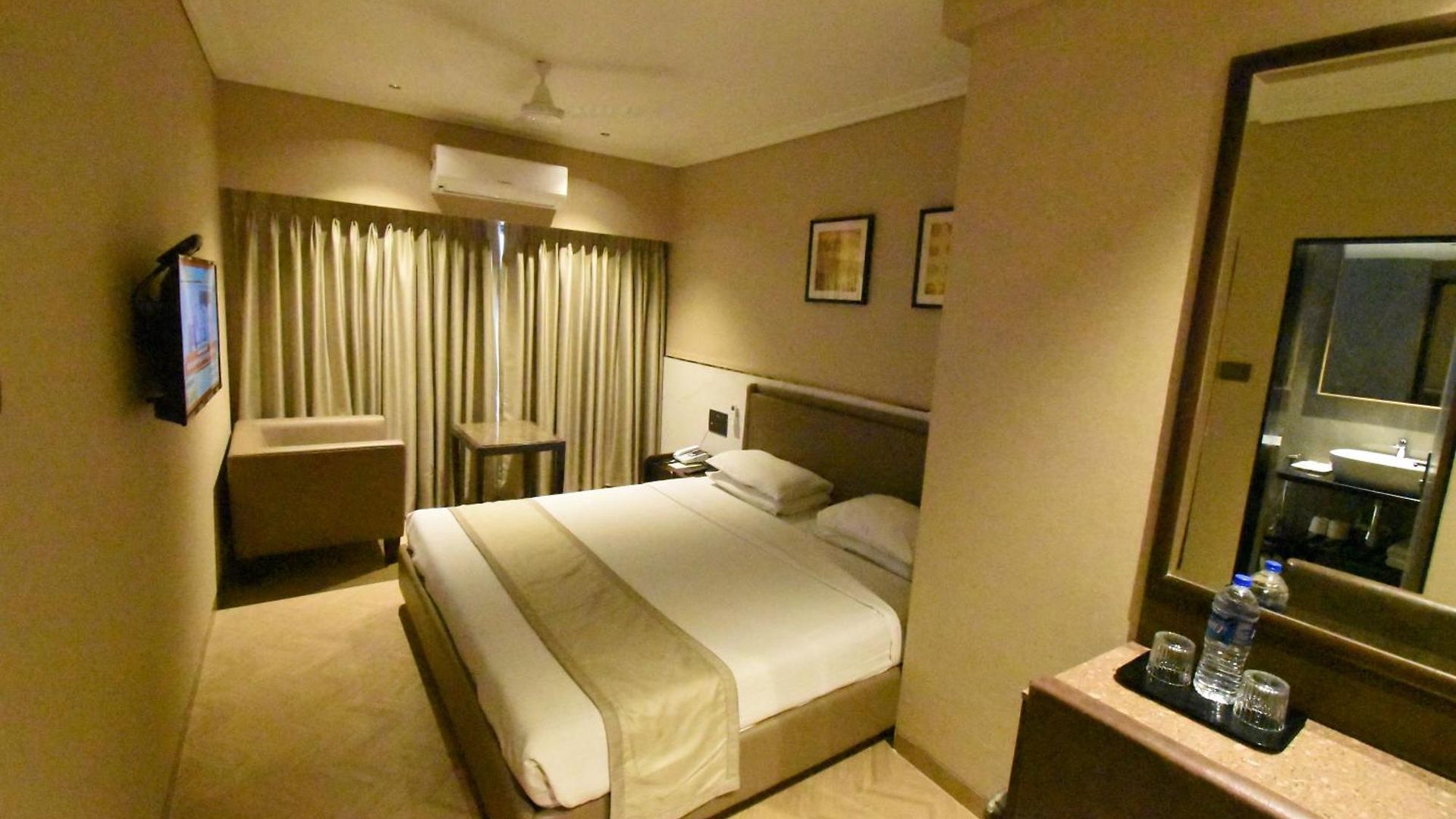 Kings International Juhu Hotel 3*