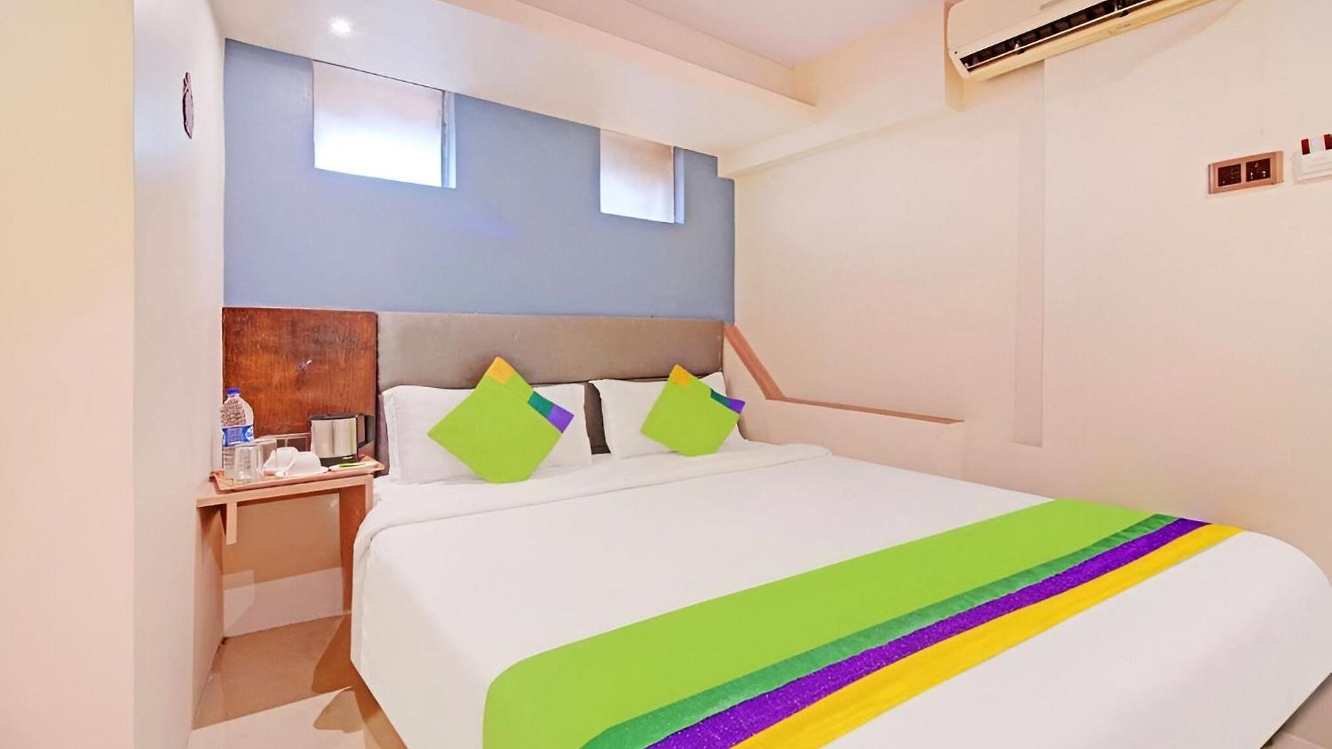 Glitz The Pacific - Nr Solitaire Corporate Park 3*