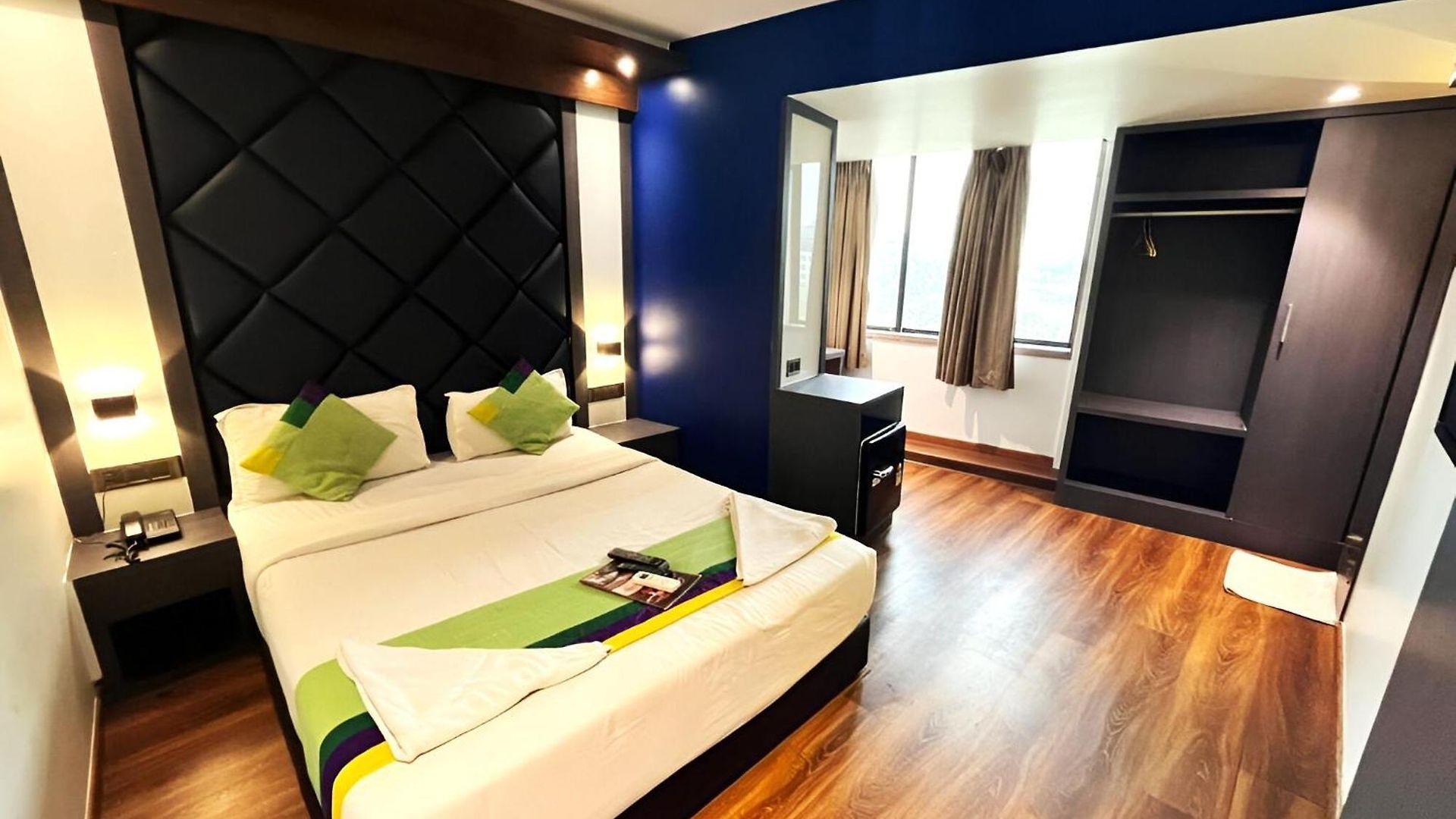 Glitz The Pacific - Nr Solitaire Corporate Park Mumbai