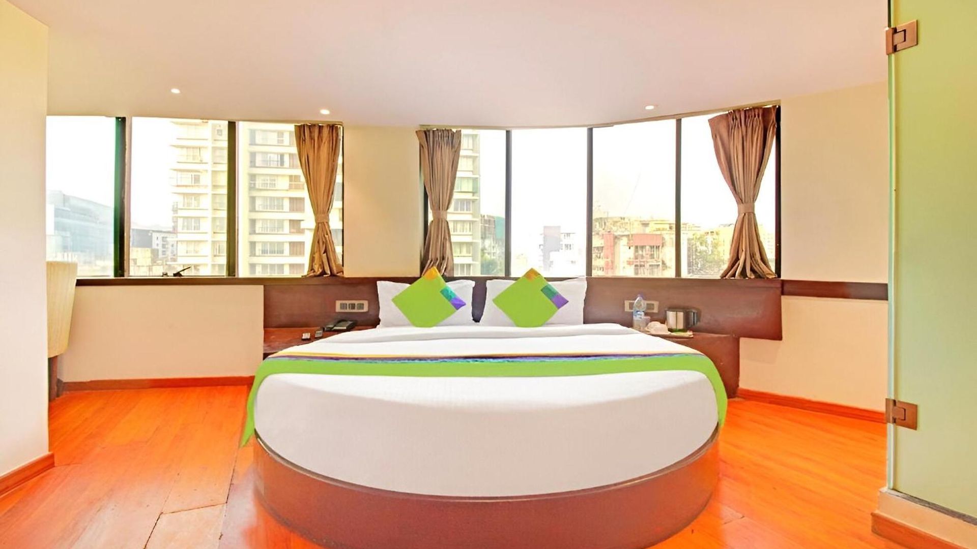 Glitz The Pacific - Nr Solitaire Corporate Park 3* Mumbai