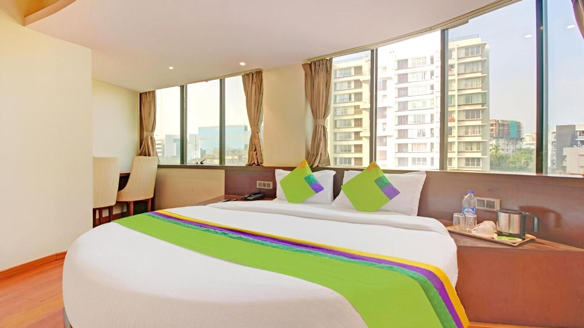 Glitz The Pacific - Nr Solitaire Corporate Park