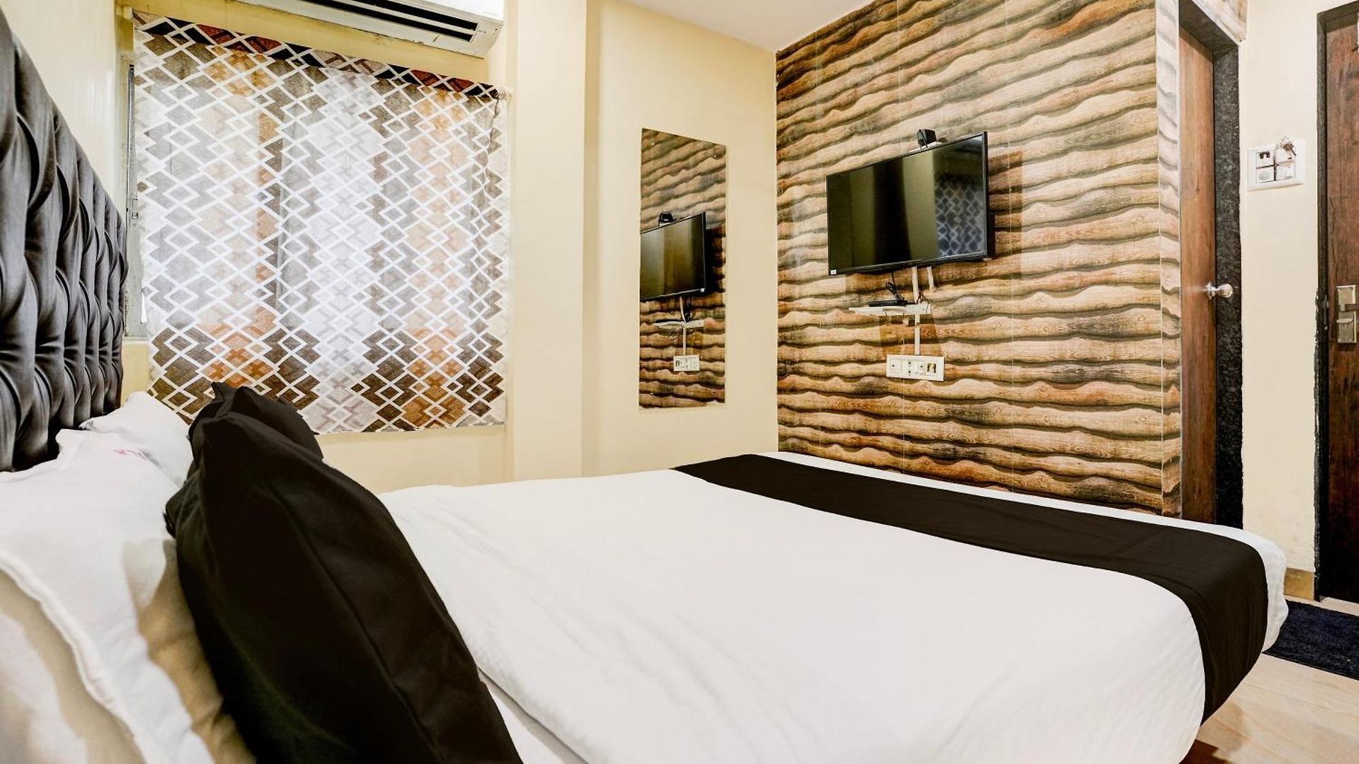 Hotel Super Collection O Ulife Mumbai