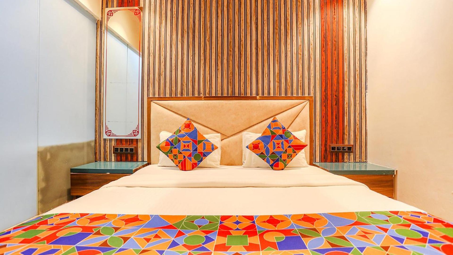 Fabexpress Versova Residency - Nr Kokilaben Hospital Mumbai