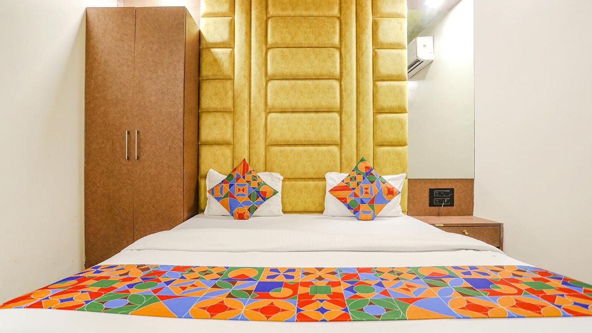 Fabexpress Versova Residency - Nr Kokilaben Hospital Hotel