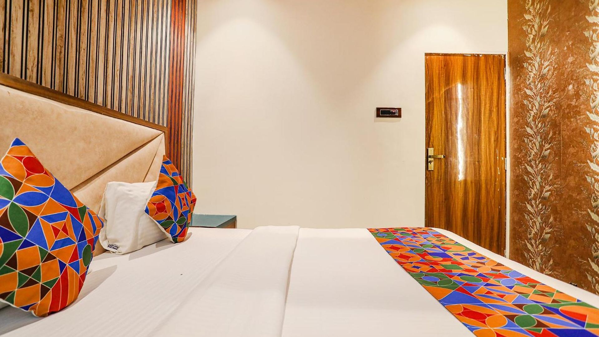 Fabexpress Versova Residency - Nr Kokilaben Hospital Hotel 3*