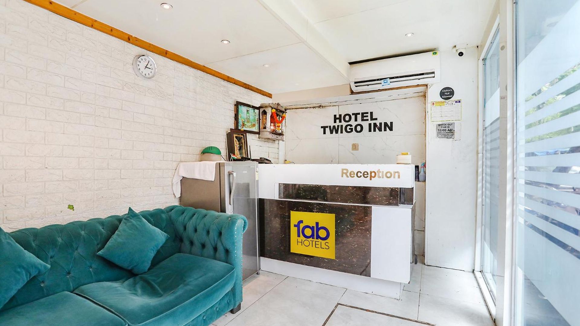 Hotel Fabexpress Versova Residency - Nr Kokilaben Hospital