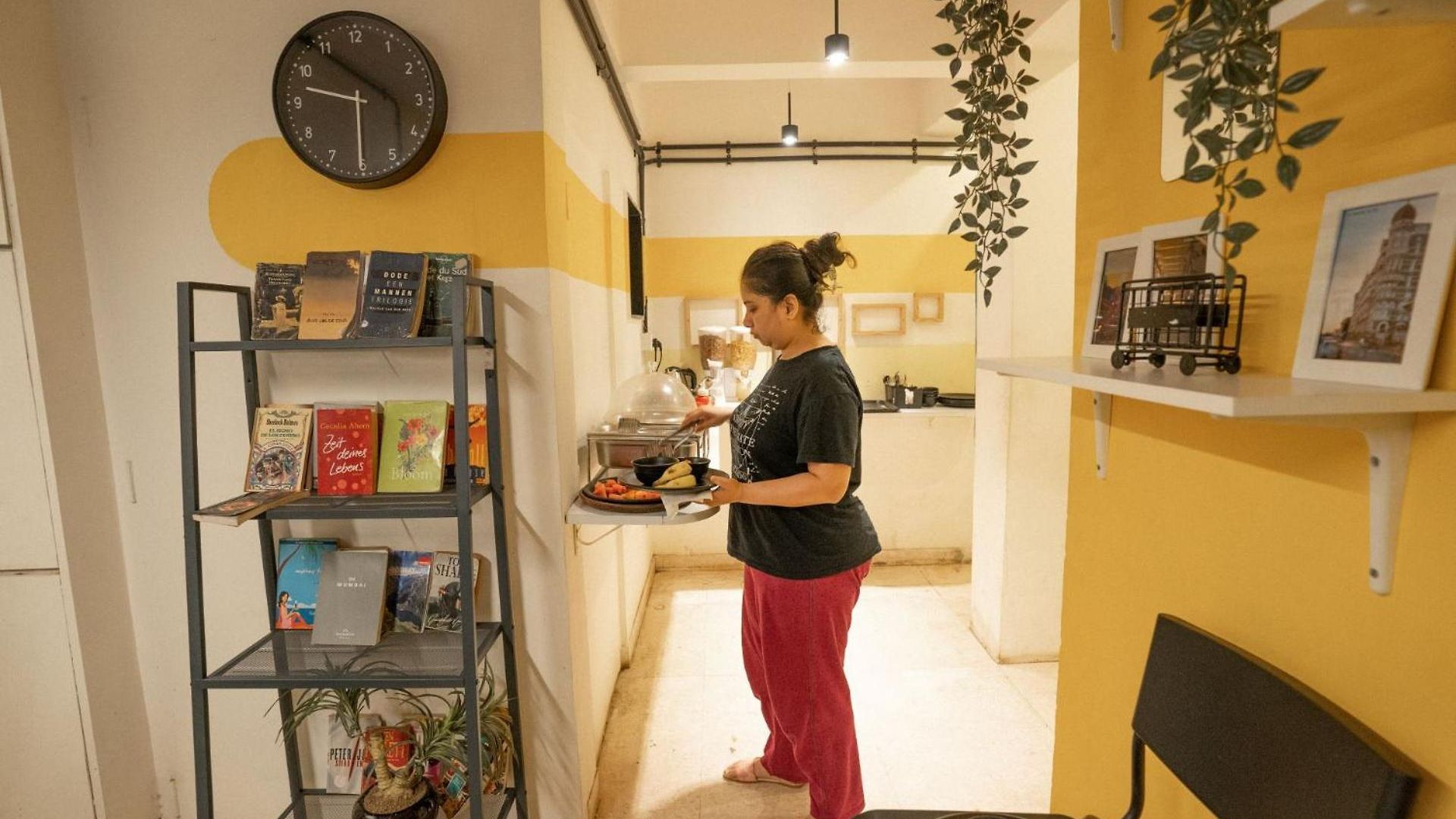 Locomo Hostel Express - Stay Work Eat Hostel Mumbai