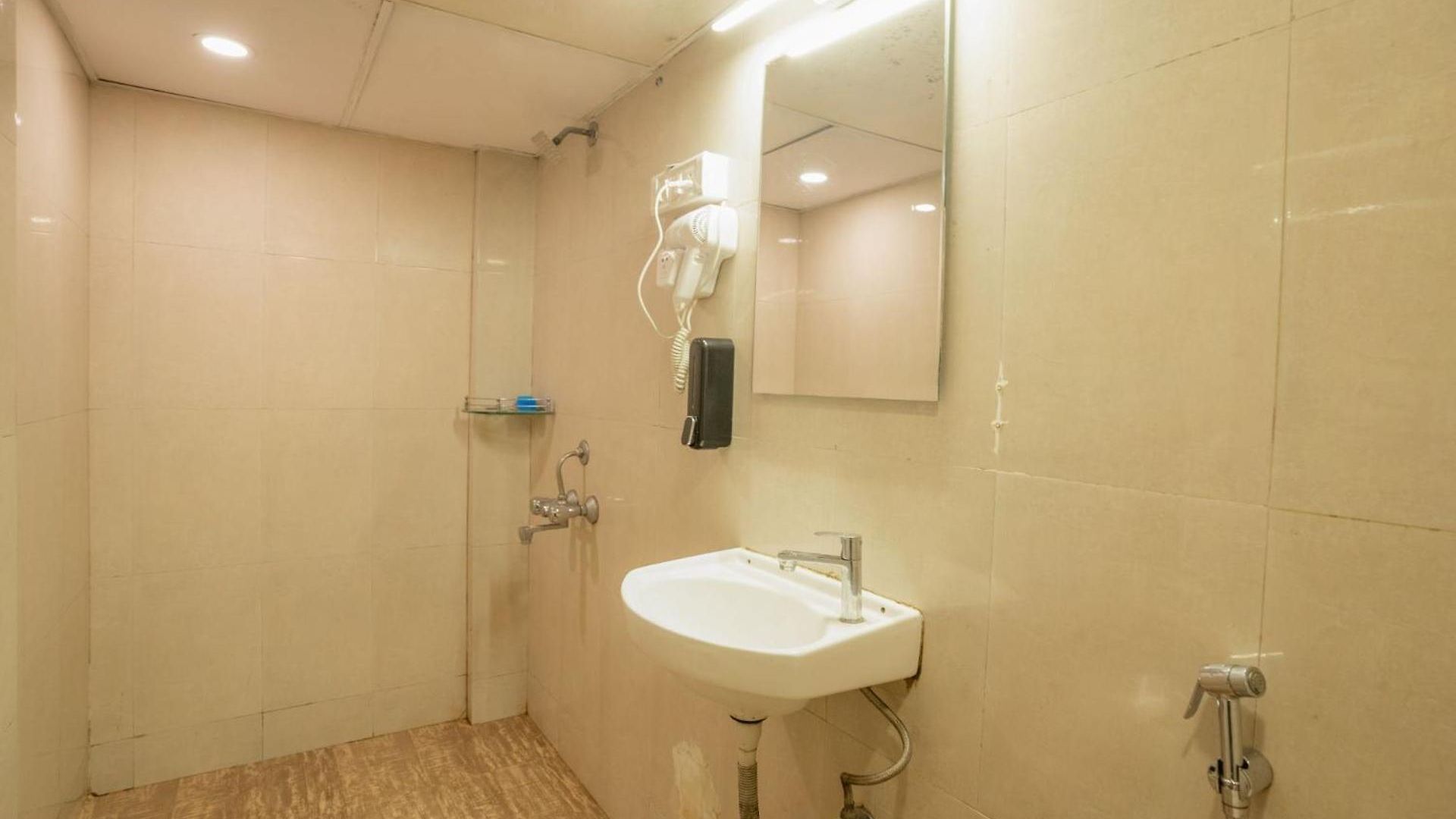 Locomo Hostel Express - Stay Work Eat *
