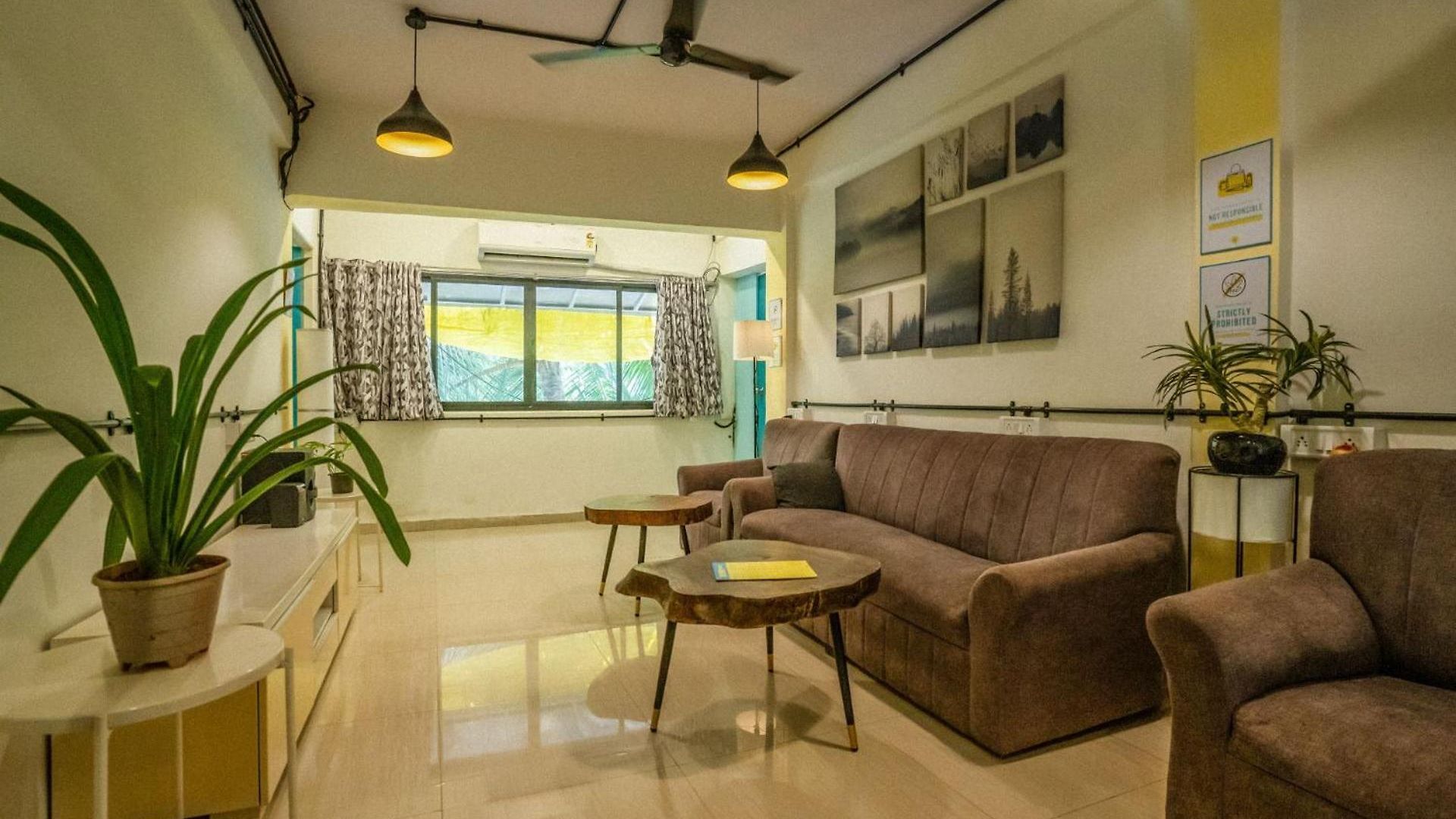 Locomo Hostel Express - Stay Work Eat Hostel Mumbai